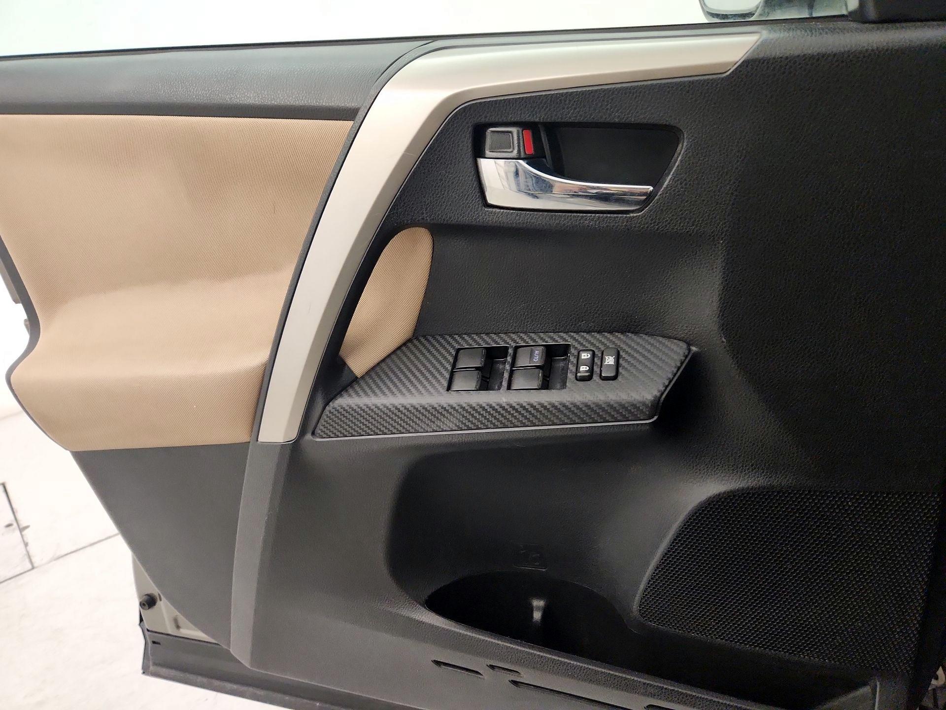 Thumbnail: 2015 Toyota RAV4 - 12