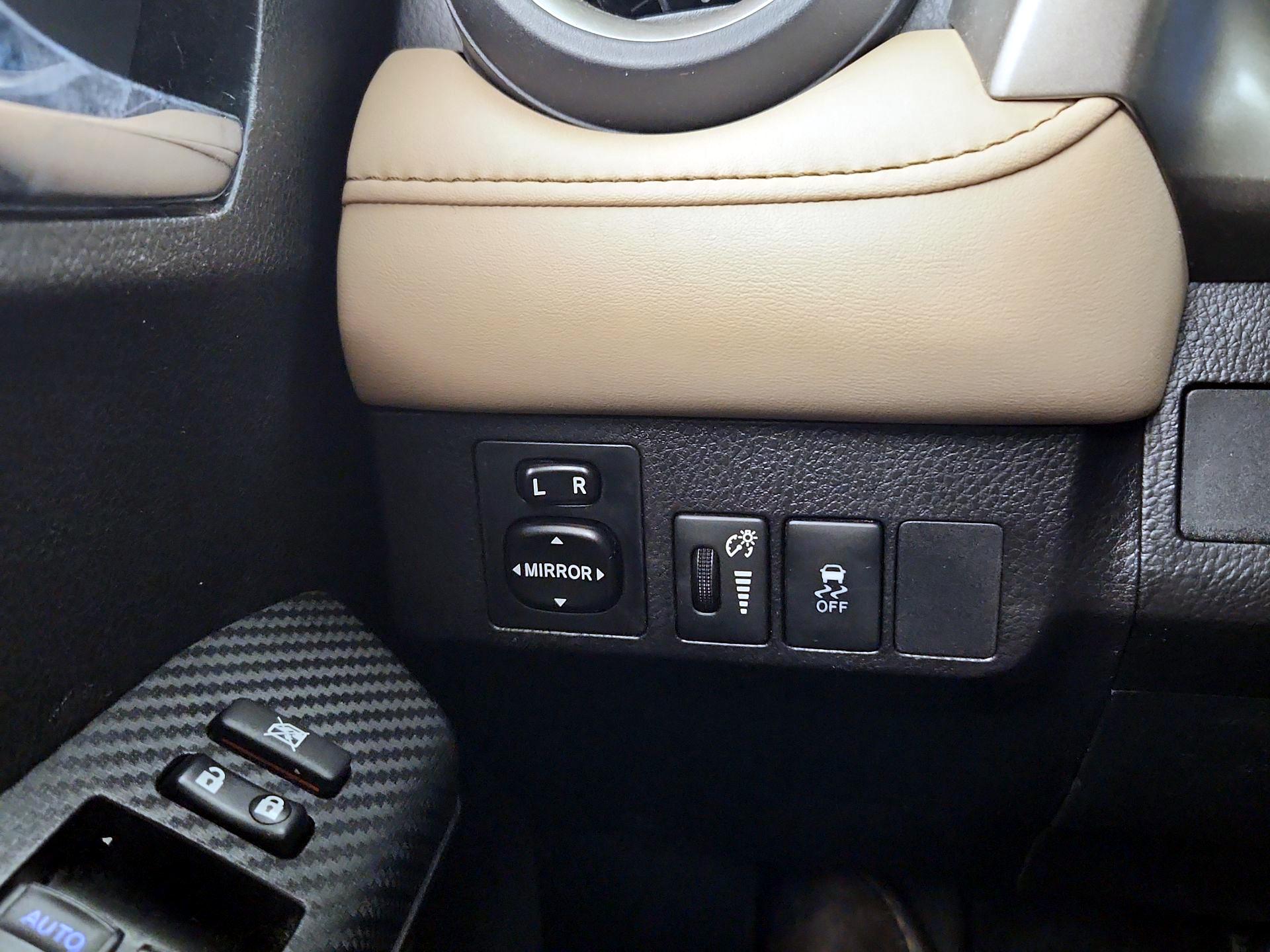 Thumbnail: 2015 Toyota RAV4 - 13