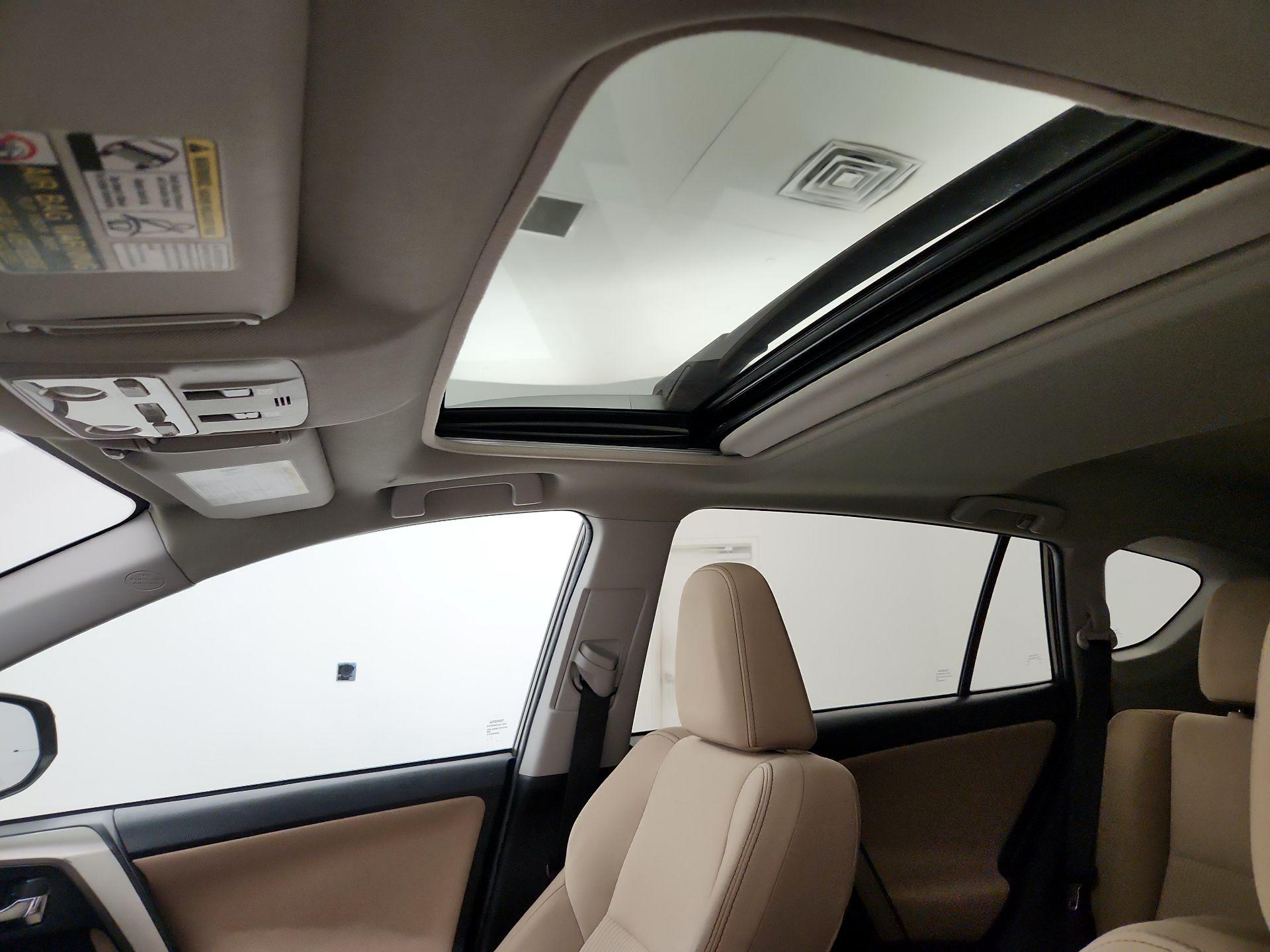 Thumbnail: 2015 Toyota RAV4 - 18