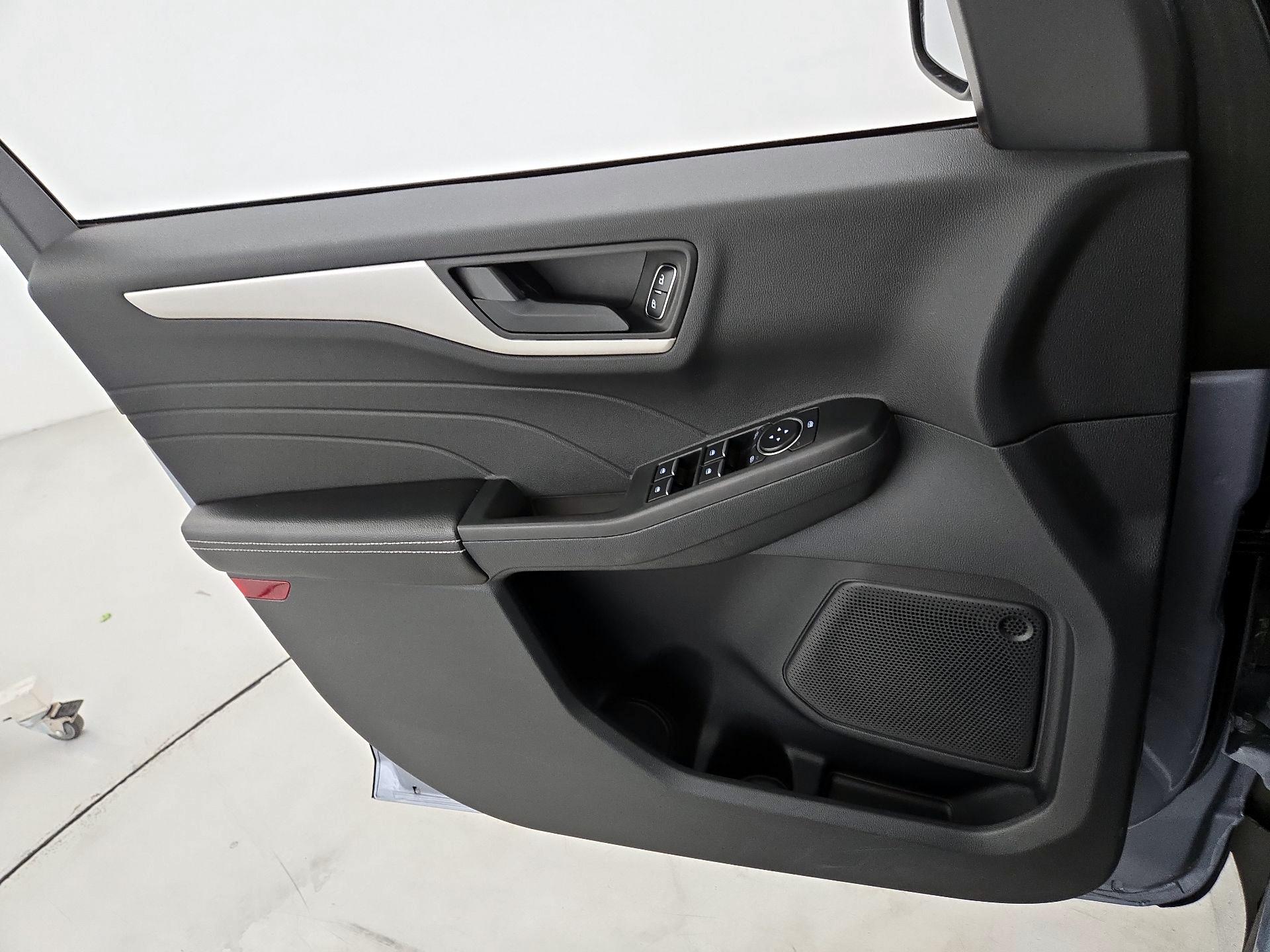 Thumbnail: 2022 Ford Escape - 12