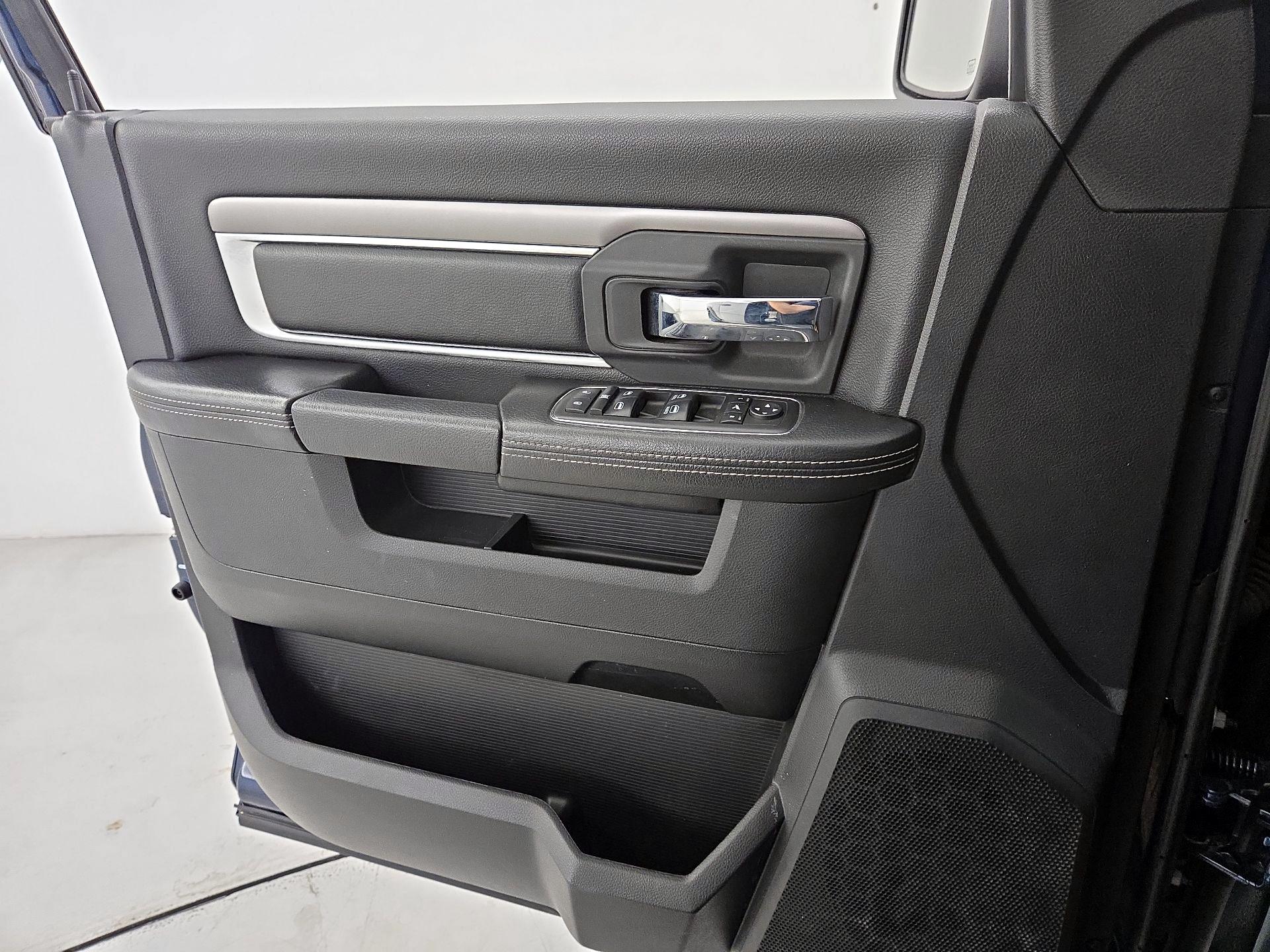 Thumbnail: 2021 RAM 1500 Classic - 12