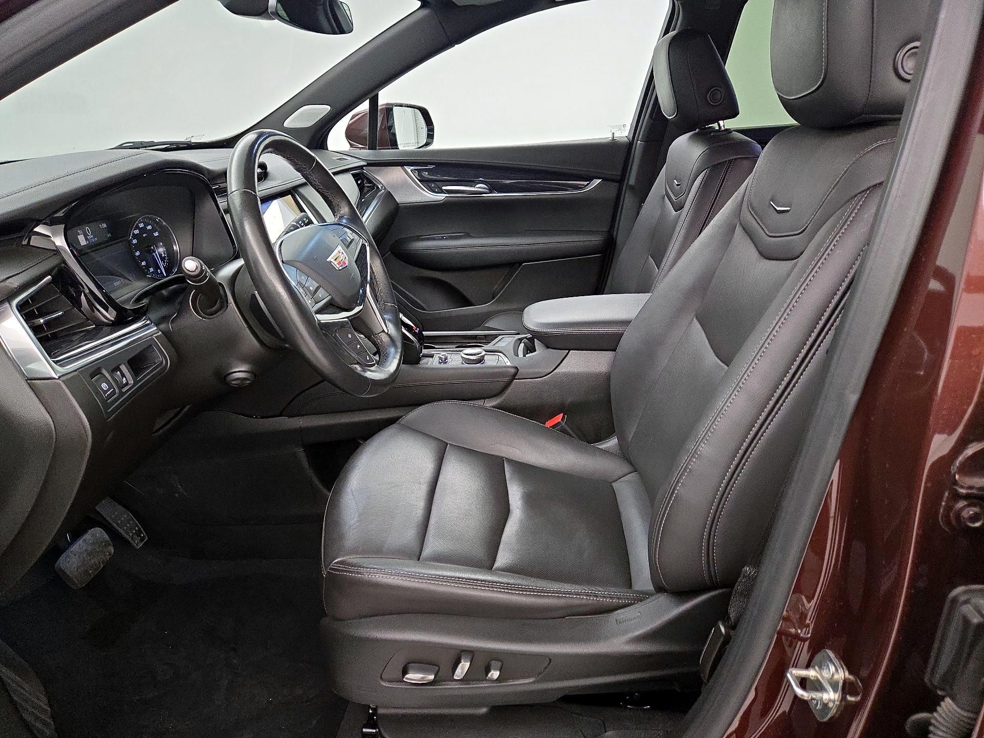 Thumbnail: 2023 Cadillac XT5 - 11