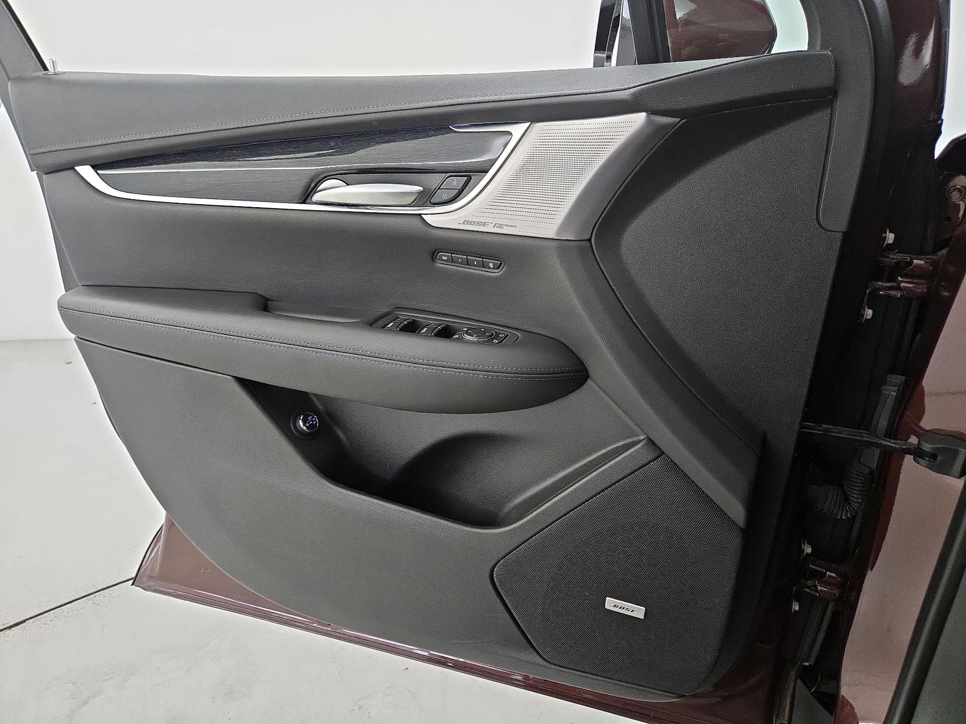 Thumbnail: 2023 Cadillac XT5 - 12