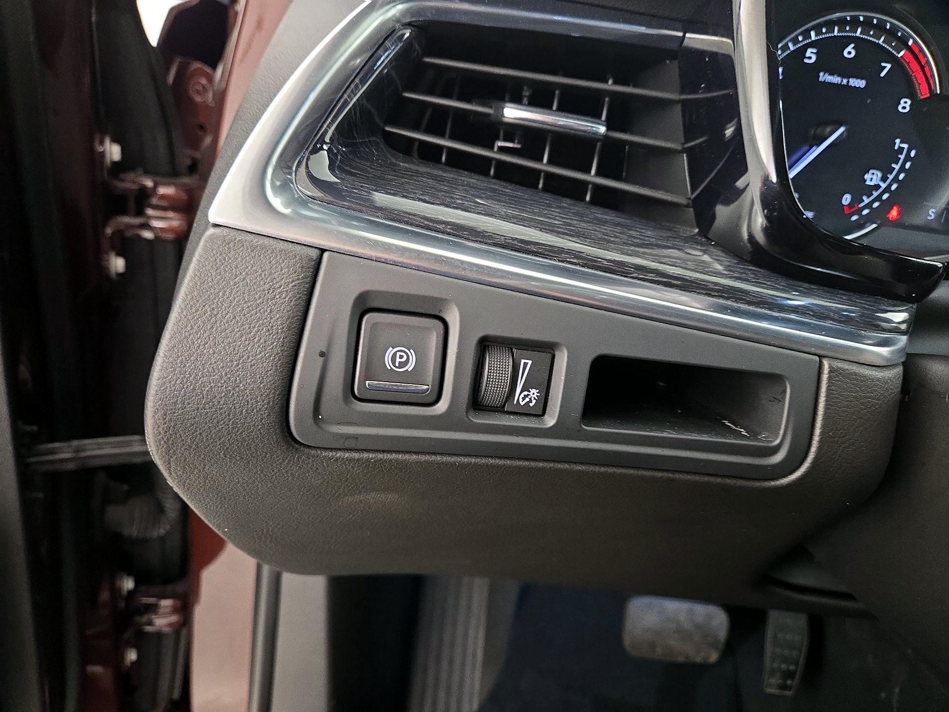 Thumbnail: 2023 Cadillac XT5 - 13