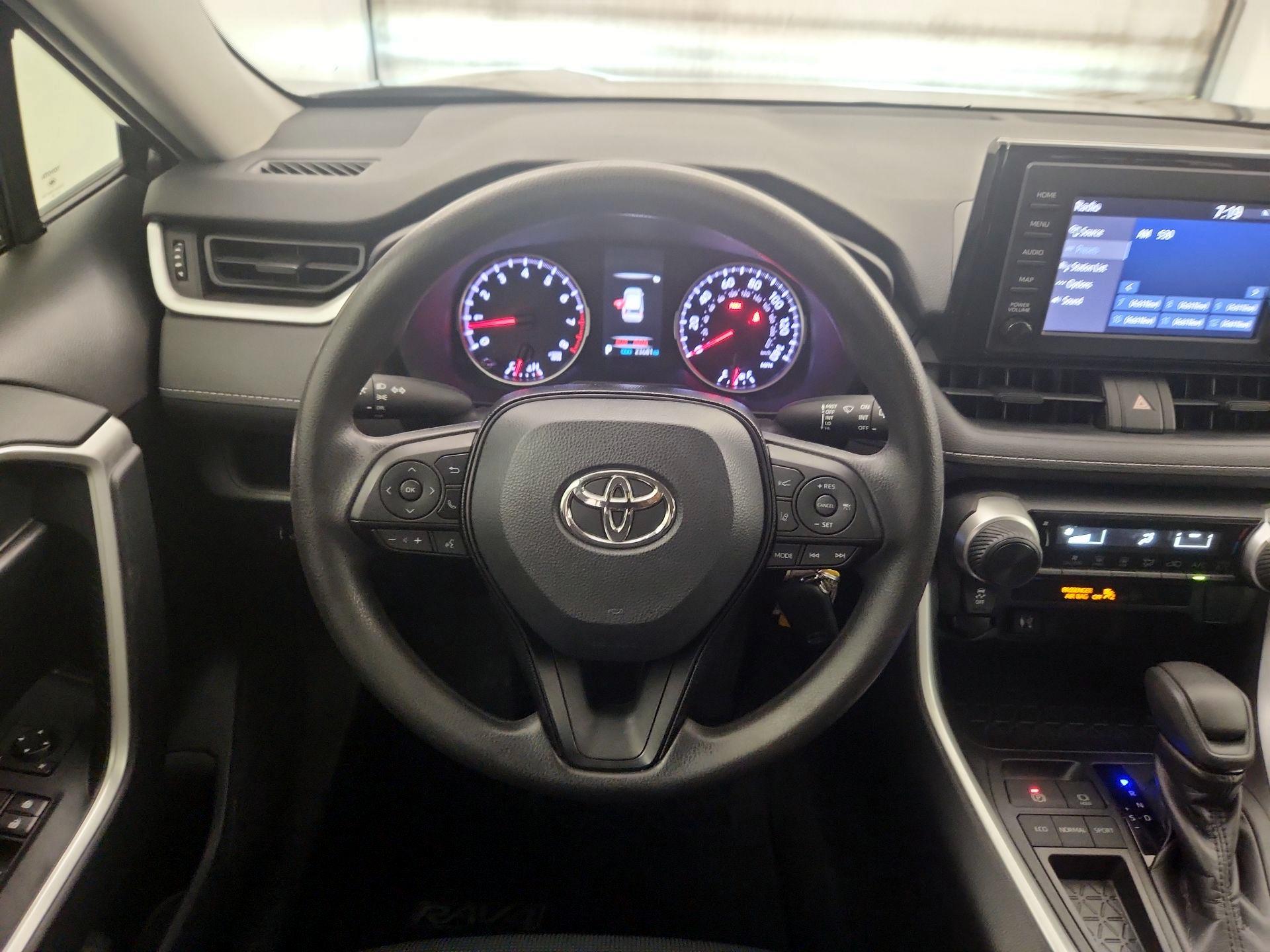 Thumbnail: 2019 Toyota RAV4 - 10