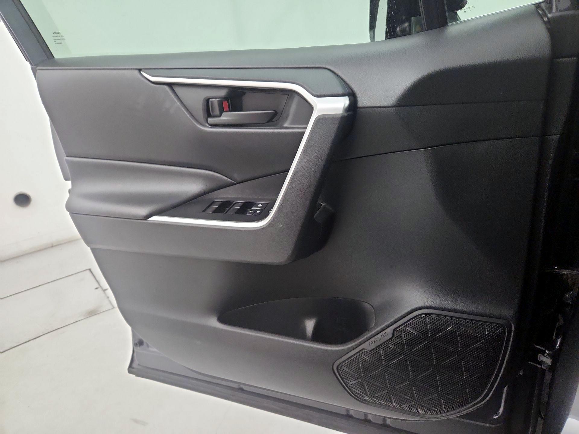 Thumbnail: 2019 Toyota RAV4 - 12