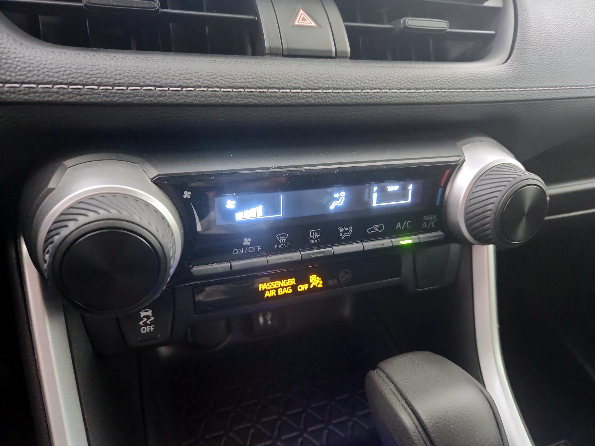 Thumbnail: 2019 Toyota RAV4 - 16