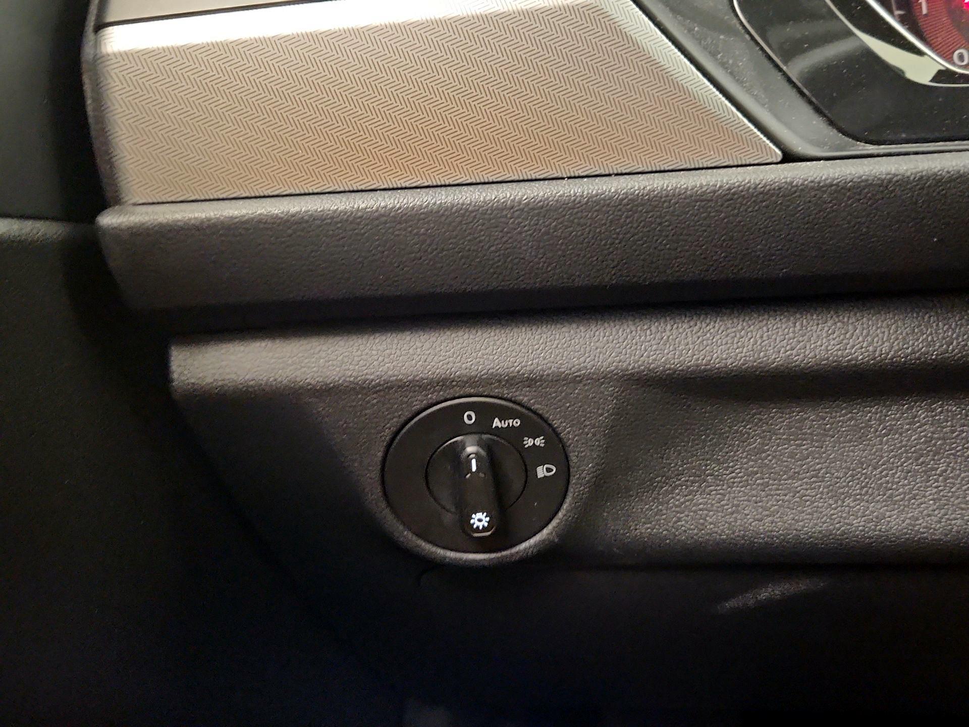 Thumbnail: 2019 Volkswagen Jetta - 13