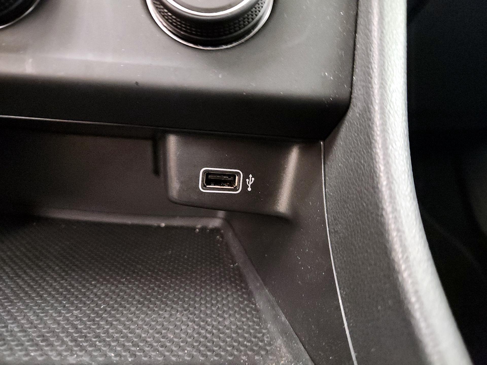 Thumbnail: 2019 Volkswagen Jetta - 18