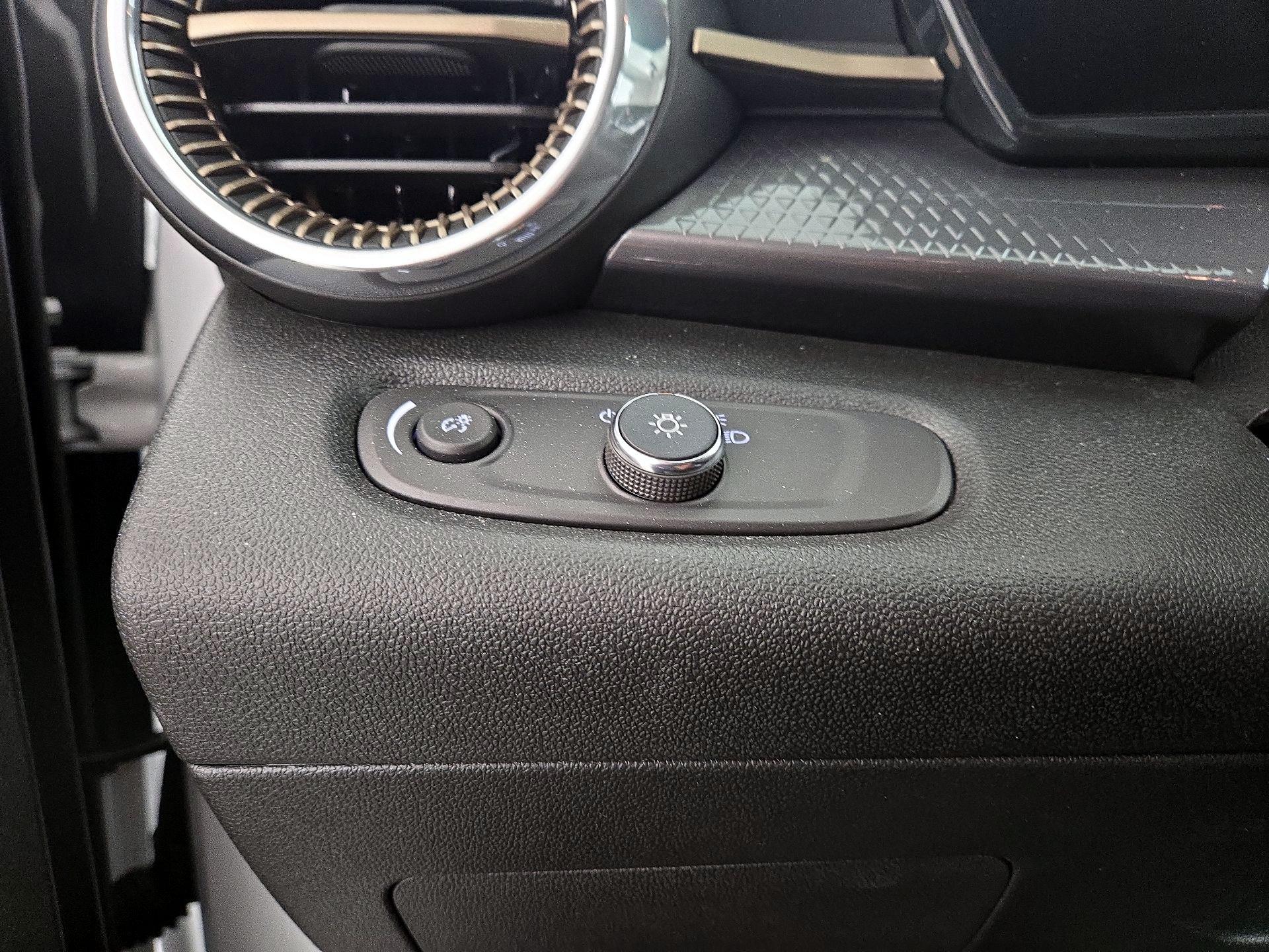 Thumbnail: 2025 Chevrolet Trax - 13