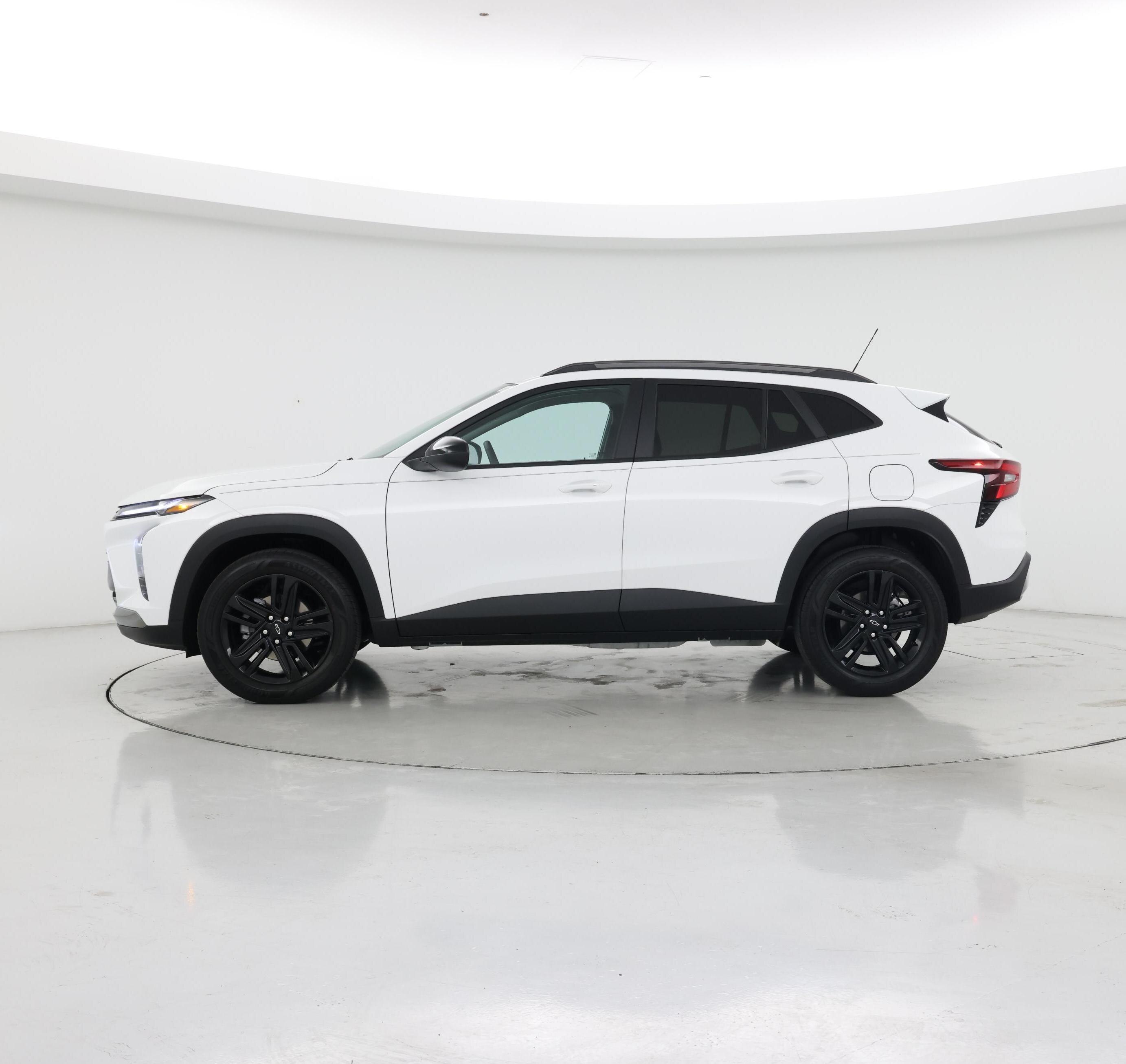 Thumbnail: 2025 Chevrolet Trax - 3