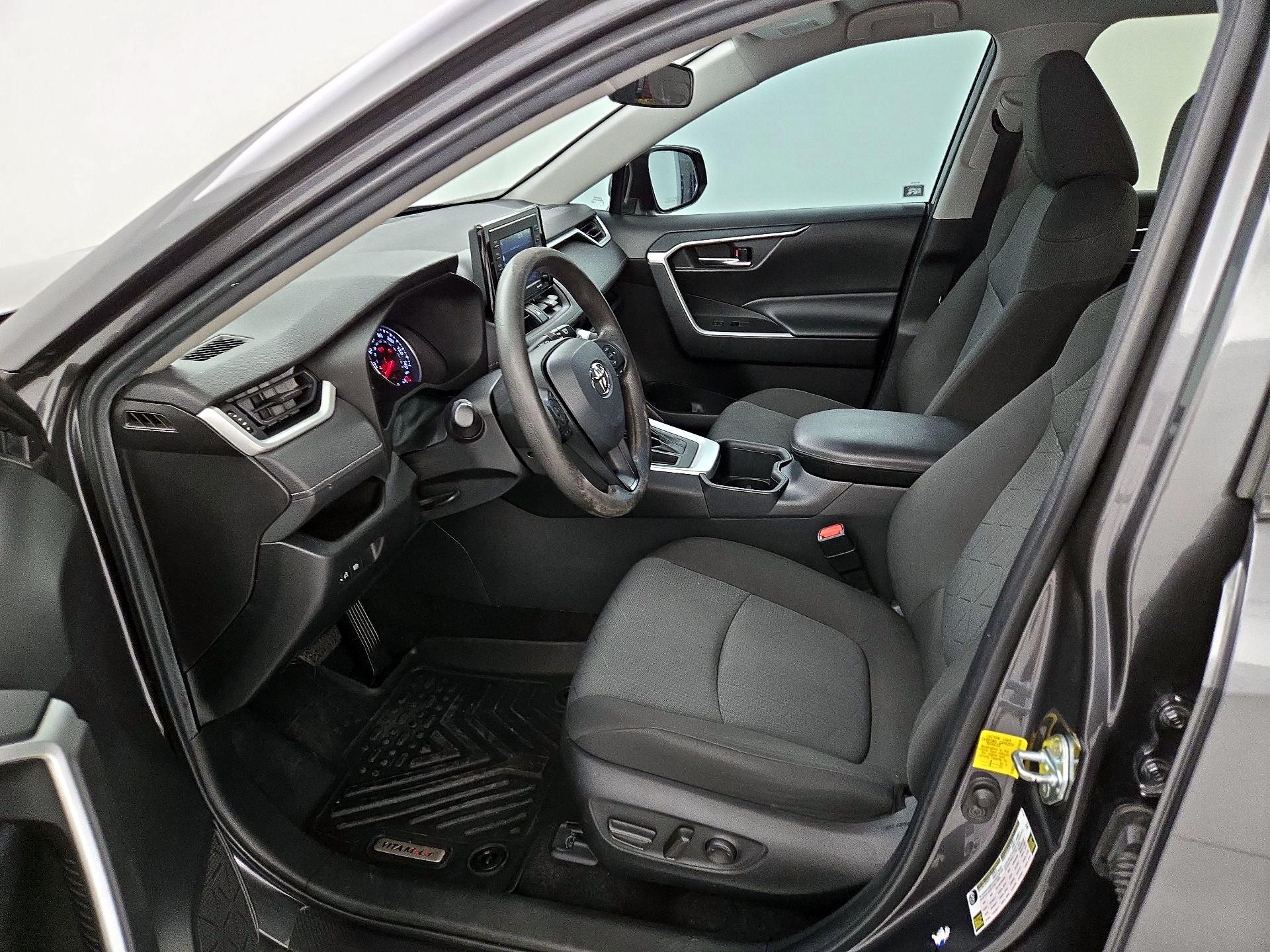 Thumbnail: 2022 Toyota RAV4 - 11