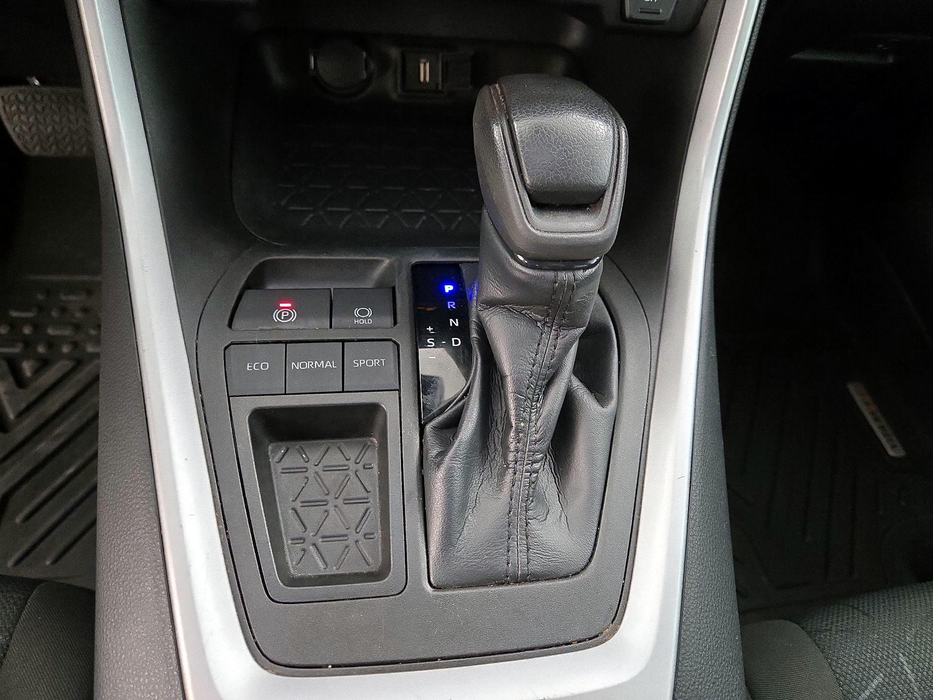 Thumbnail: 2022 Toyota RAV4 - 17