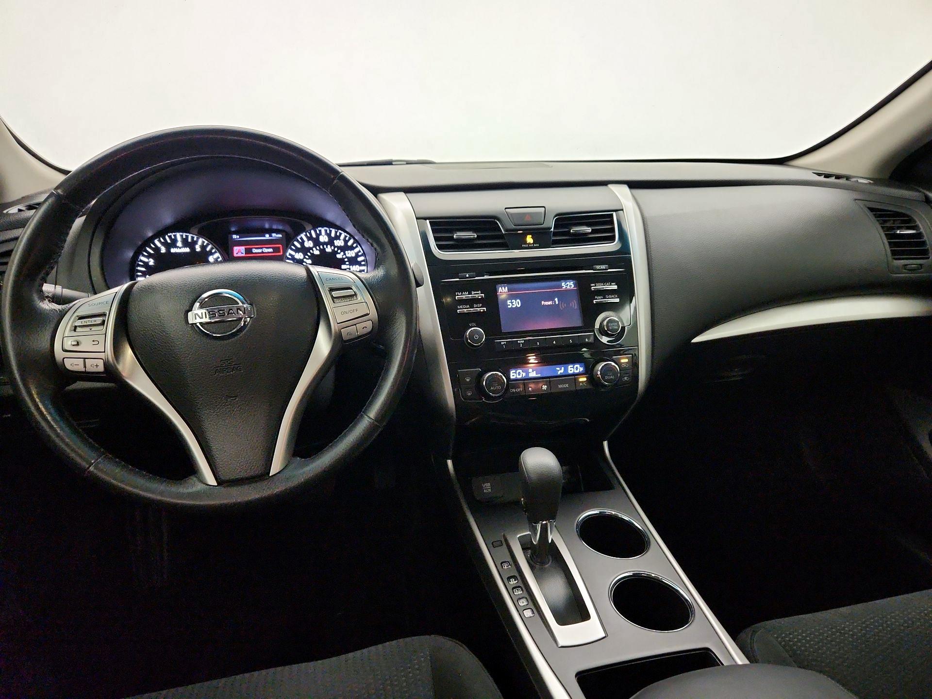 Thumbnail: 2015 Nissan Altima - 9