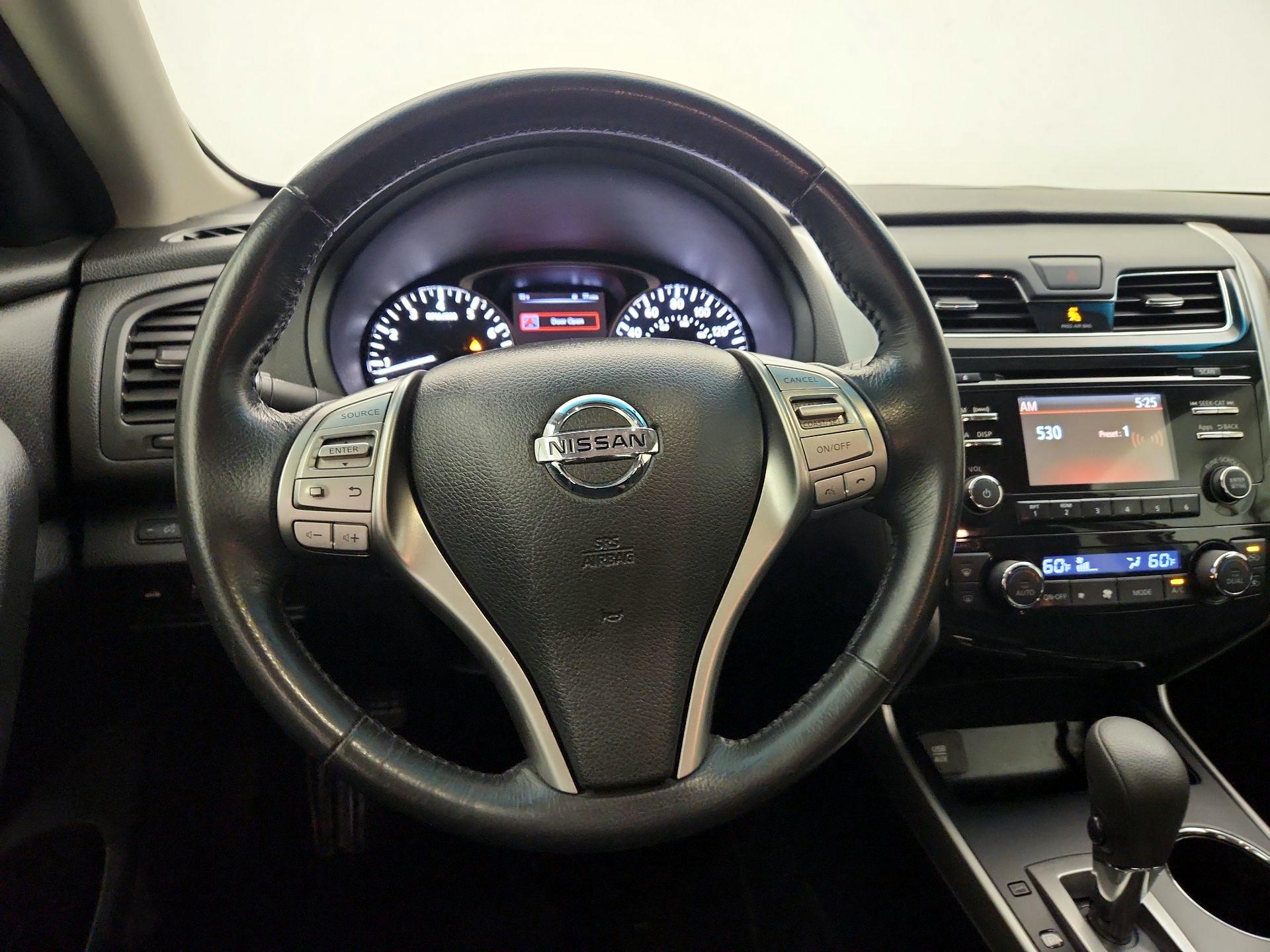 Thumbnail: 2015 Nissan Altima - 10