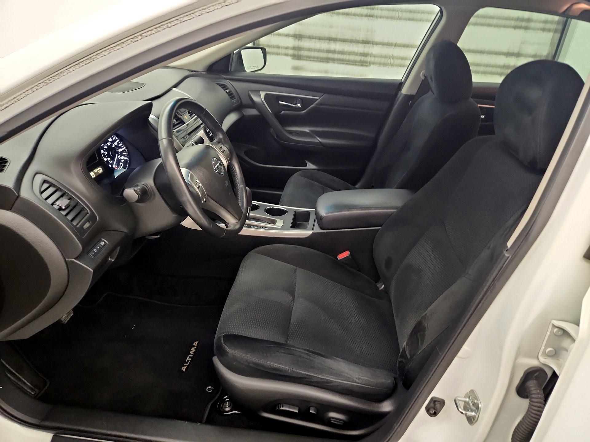 Thumbnail: 2015 Nissan Altima - 11