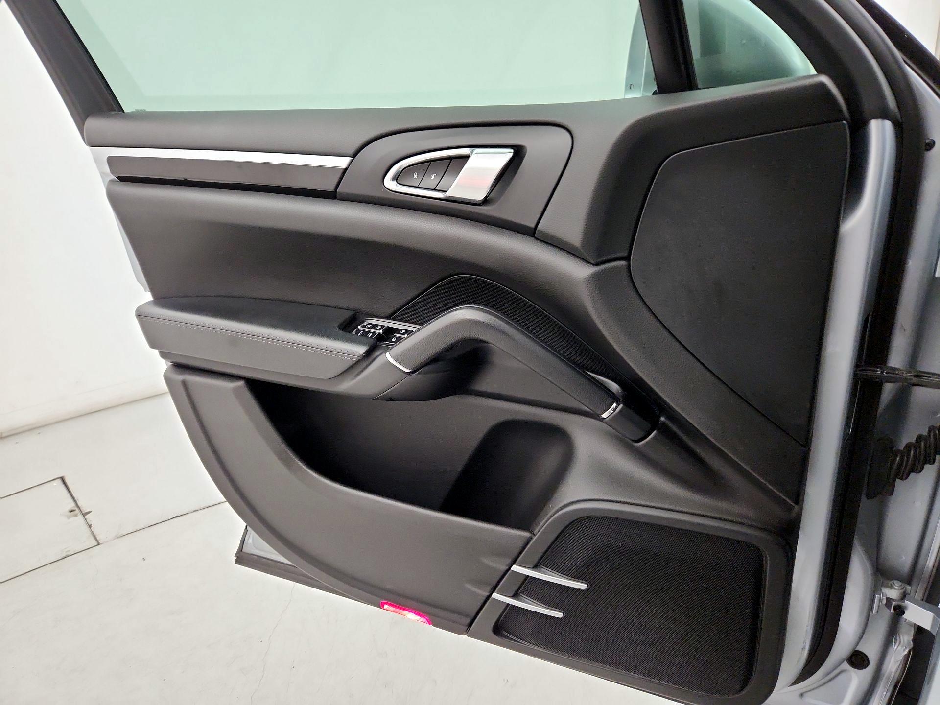 Thumbnail: 2016 Porsche Cayenne - 12