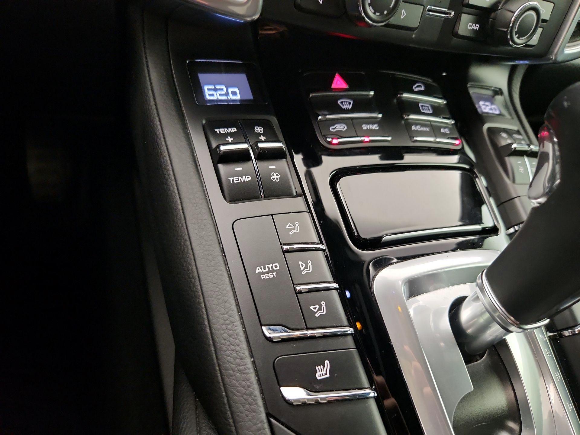 Thumbnail: 2016 Porsche Cayenne - 16