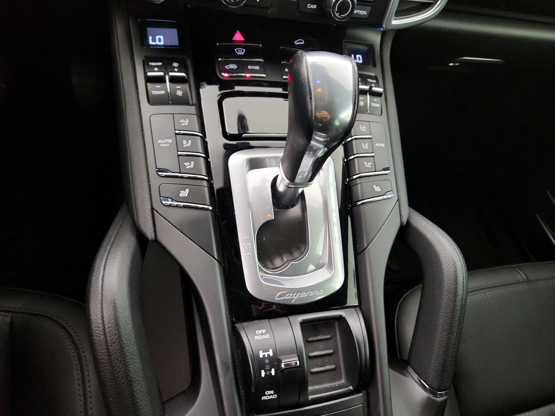 Thumbnail: 2016 Porsche Cayenne - 17