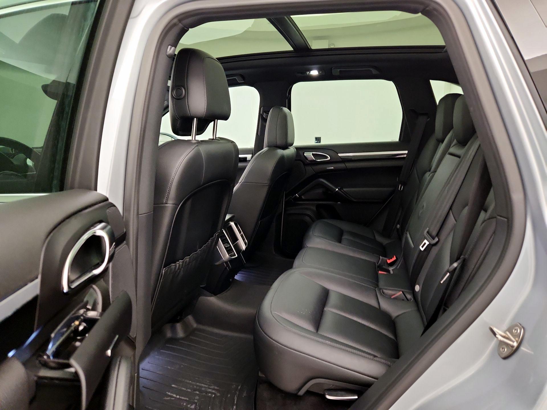 Thumbnail: 2016 Porsche Cayenne - 19