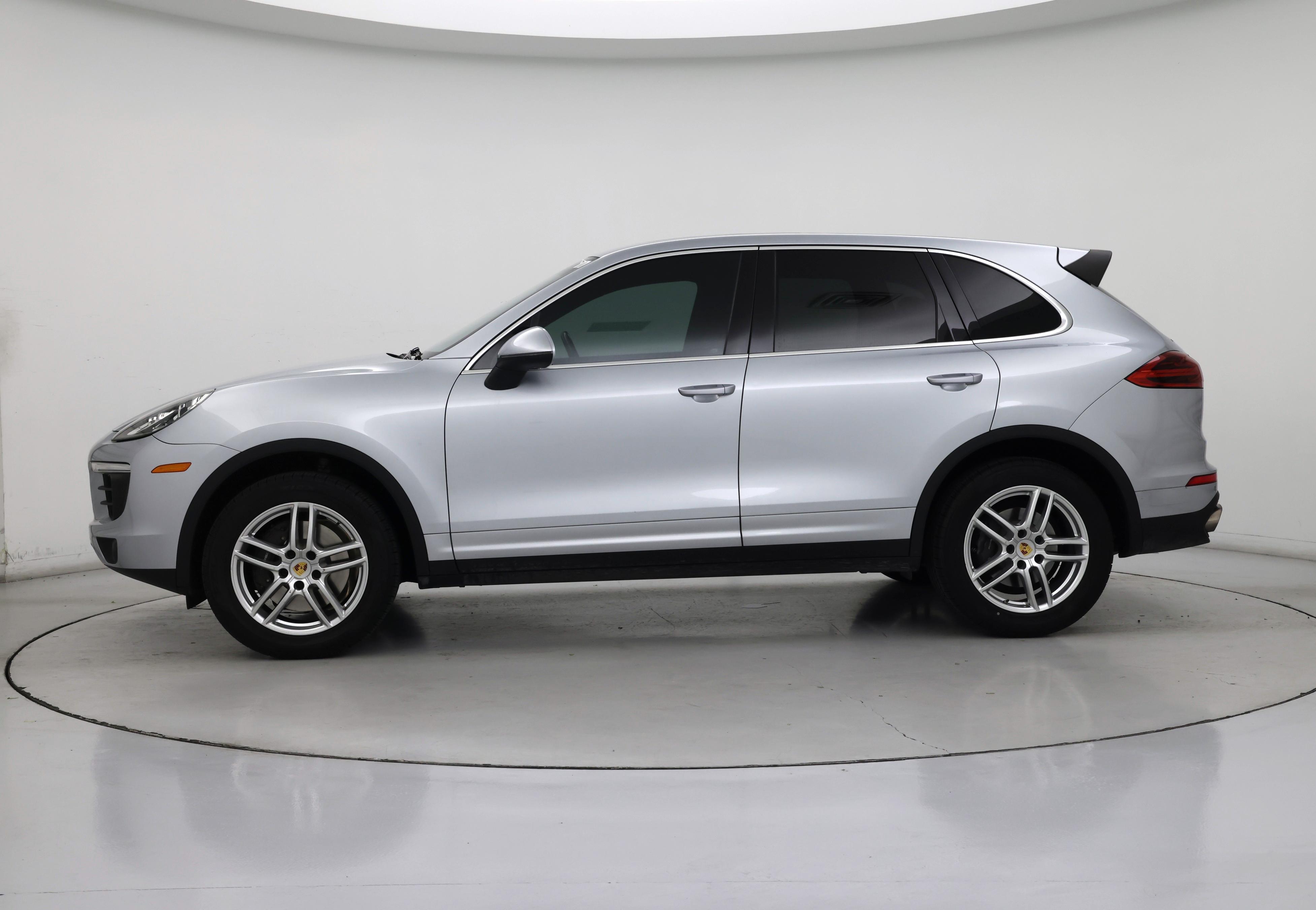 Thumbnail: 2016 Porsche Cayenne - 3