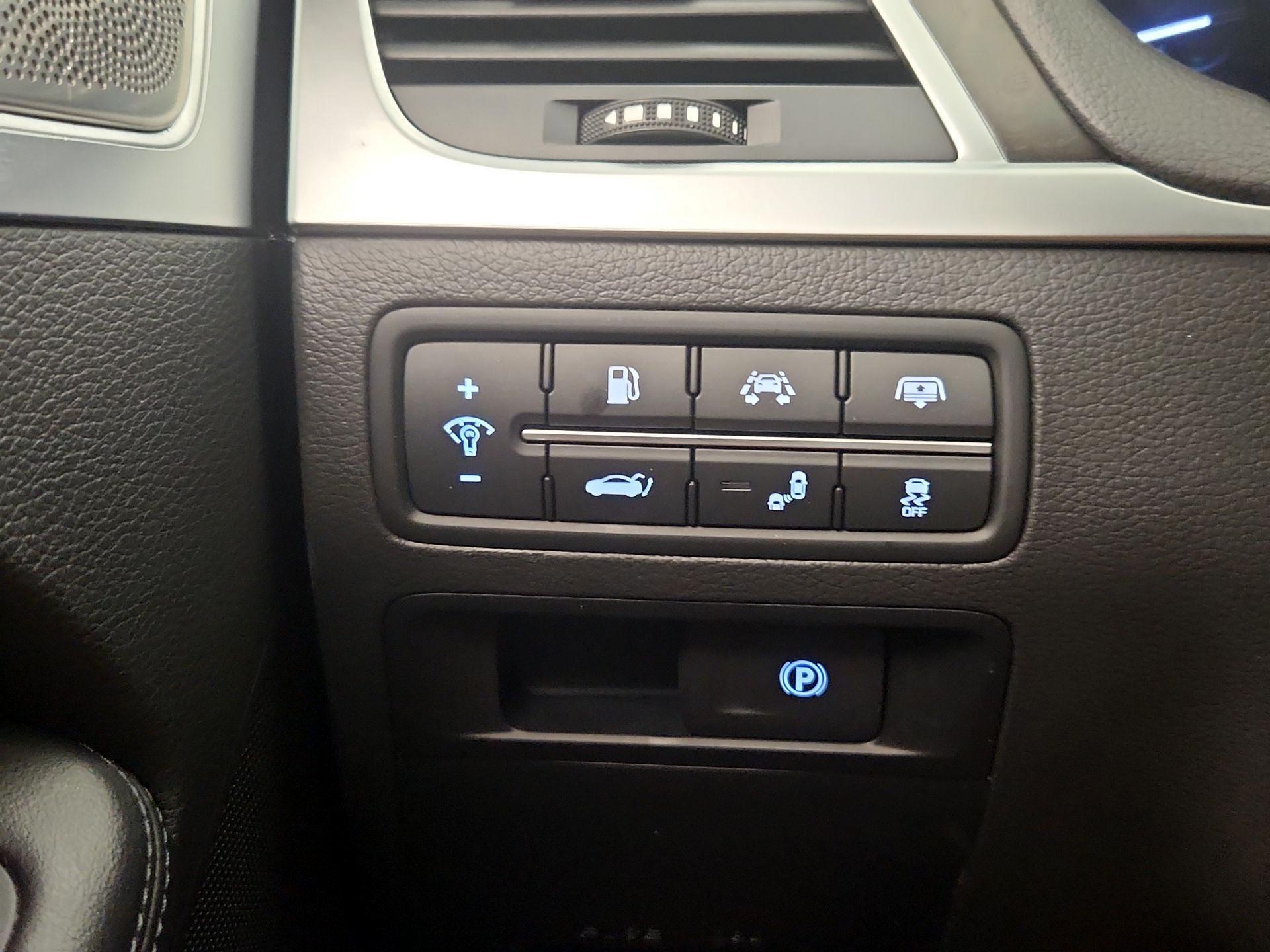 Thumbnail: 2018 Genesis G80 - 13