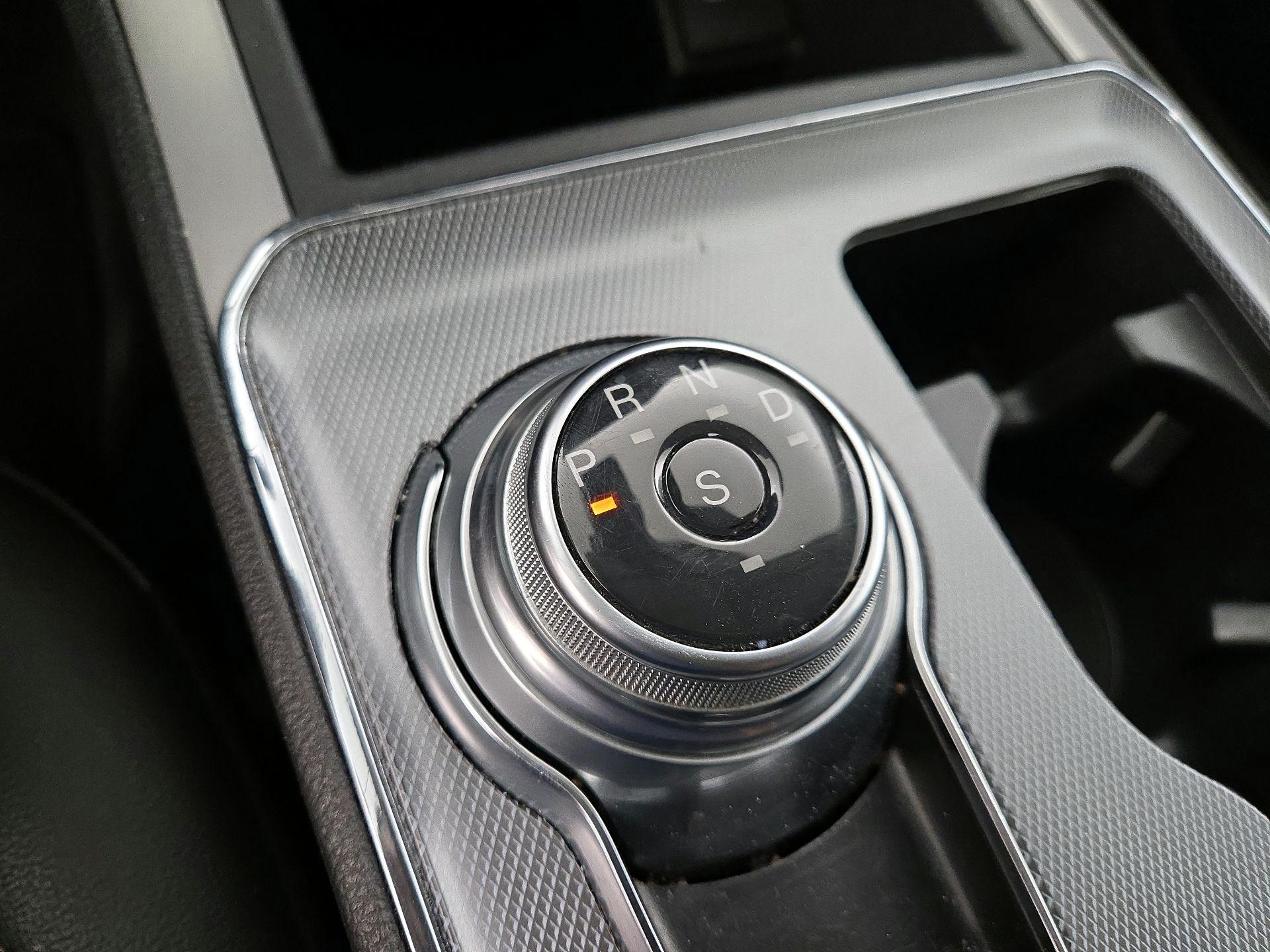 Thumbnail: 2021 Ford Edge - 17