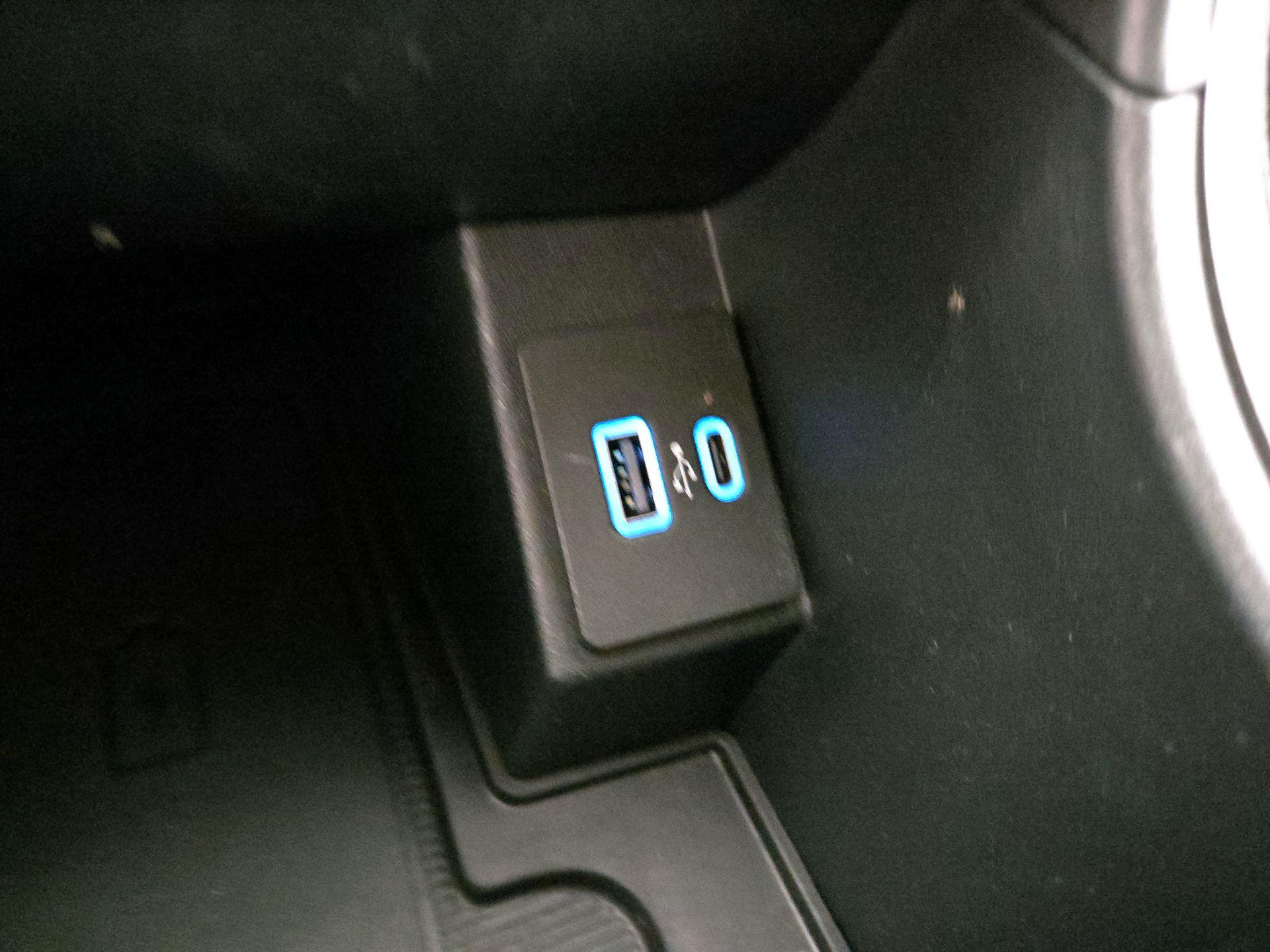 Thumbnail: 2021 Ford Edge - 18