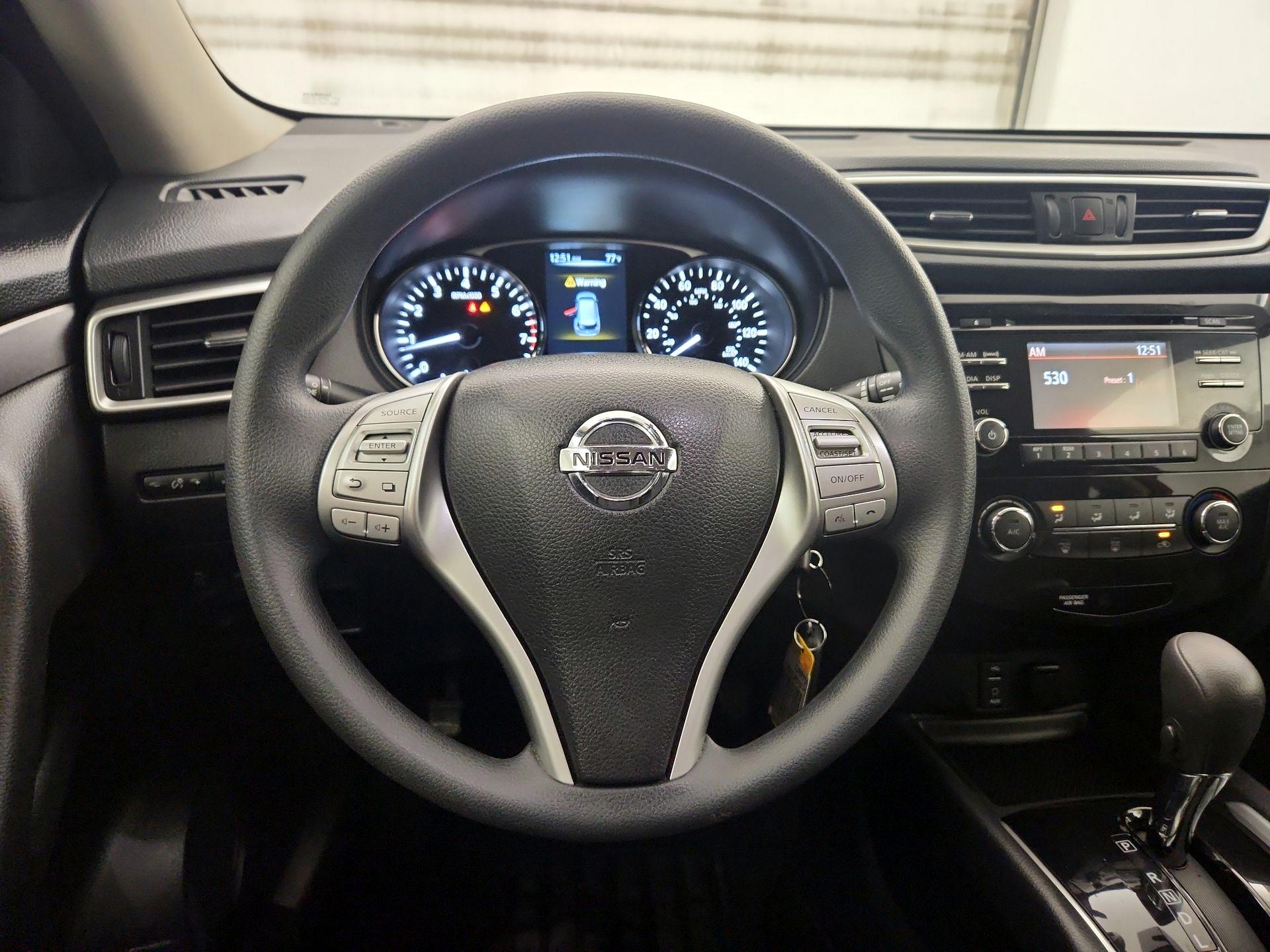 Thumbnail: 2015 Nissan Rogue - 10