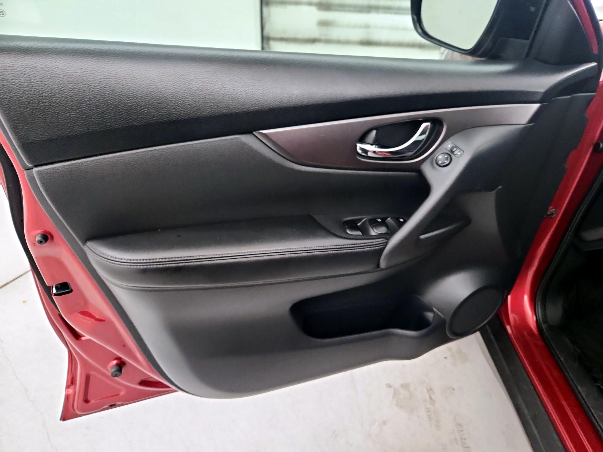 Thumbnail: 2015 Nissan Rogue - 12