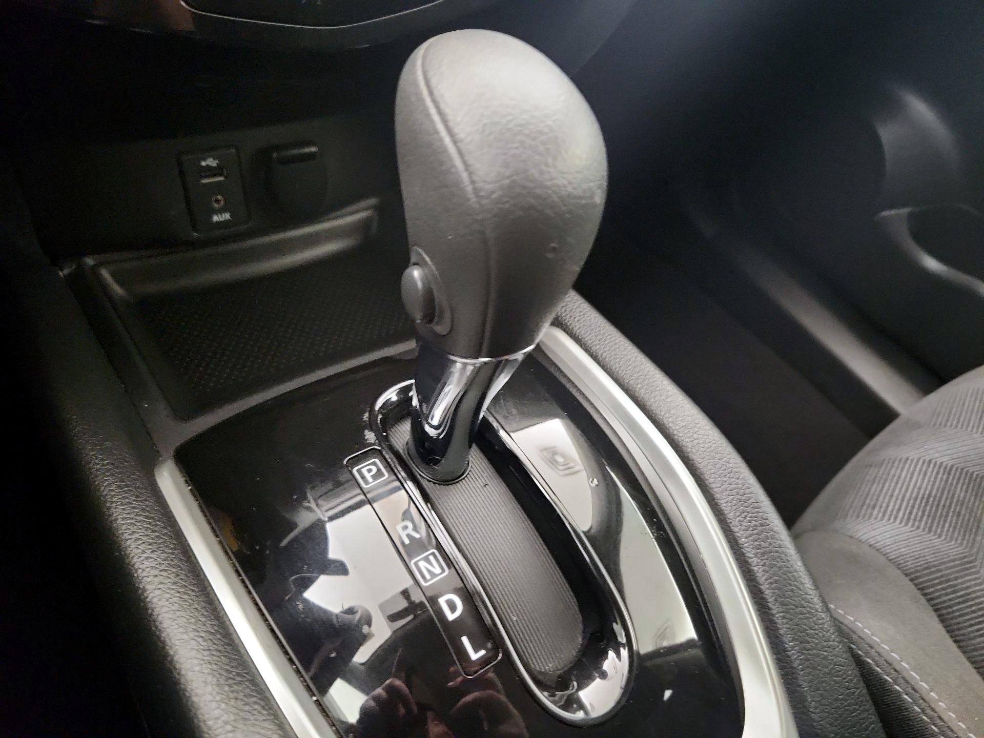 Thumbnail: 2015 Nissan Rogue - 17