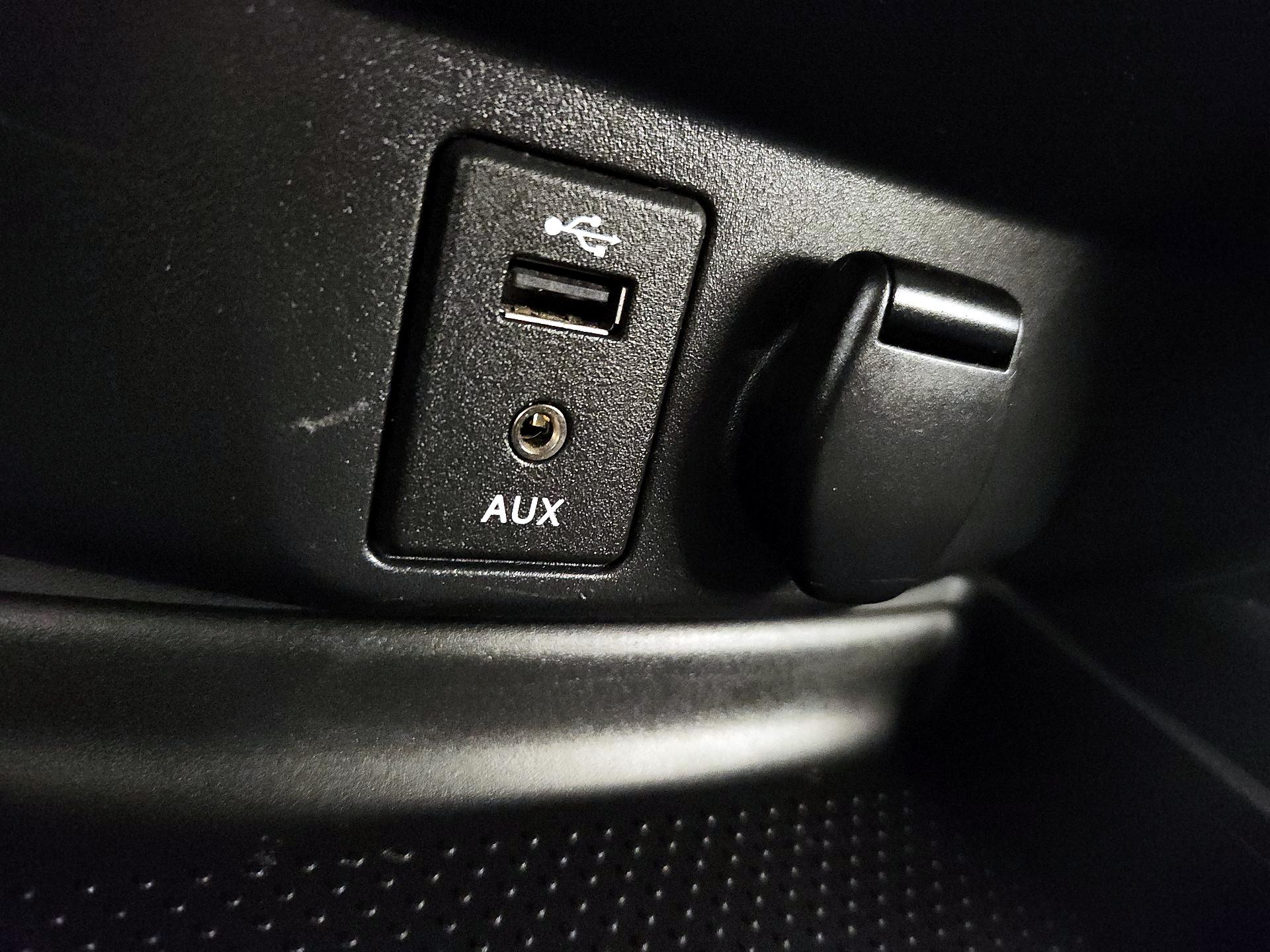 Thumbnail: 2015 Nissan Rogue - 18