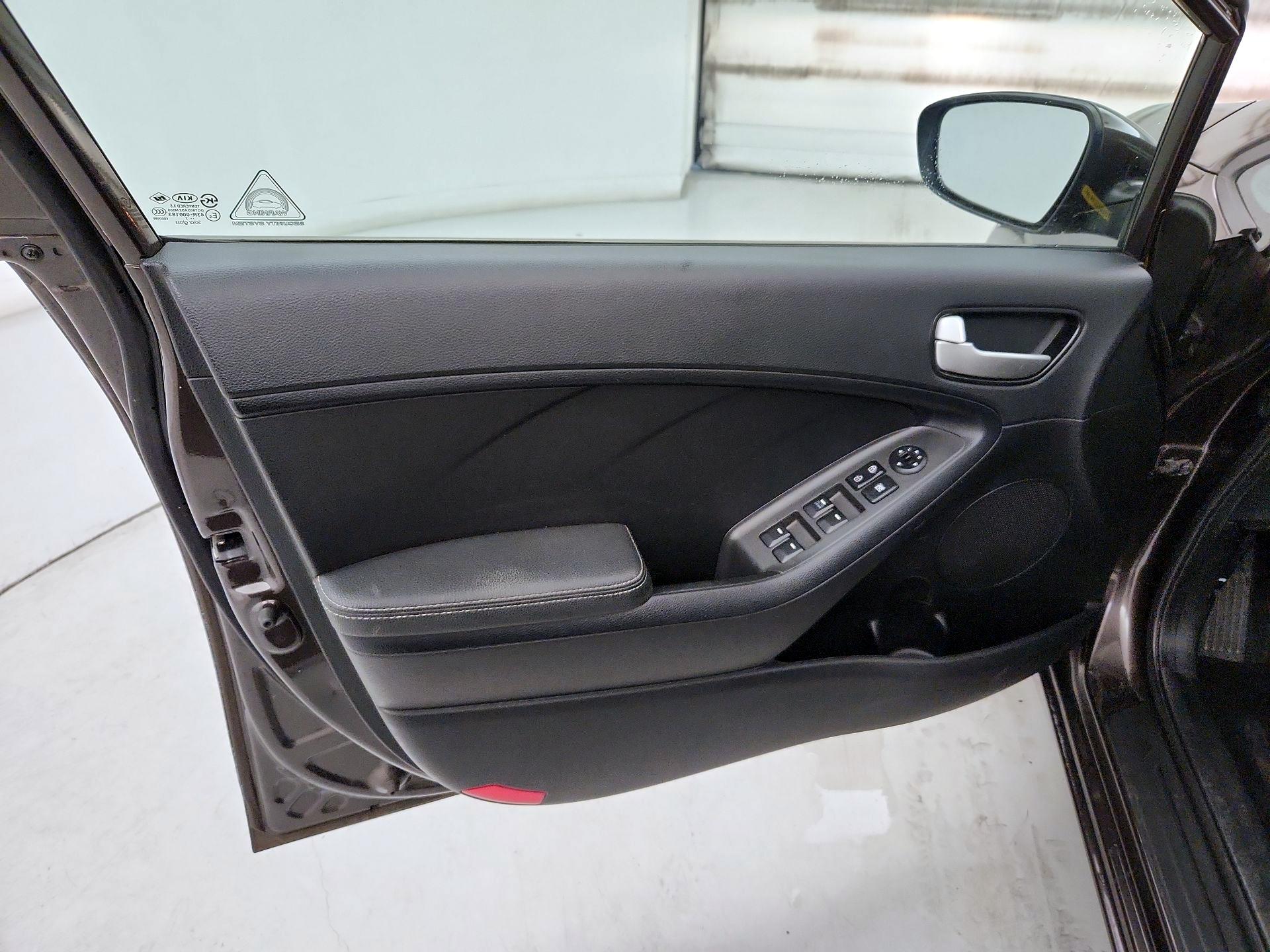 Thumbnail: 2018 Kia Forte - 12