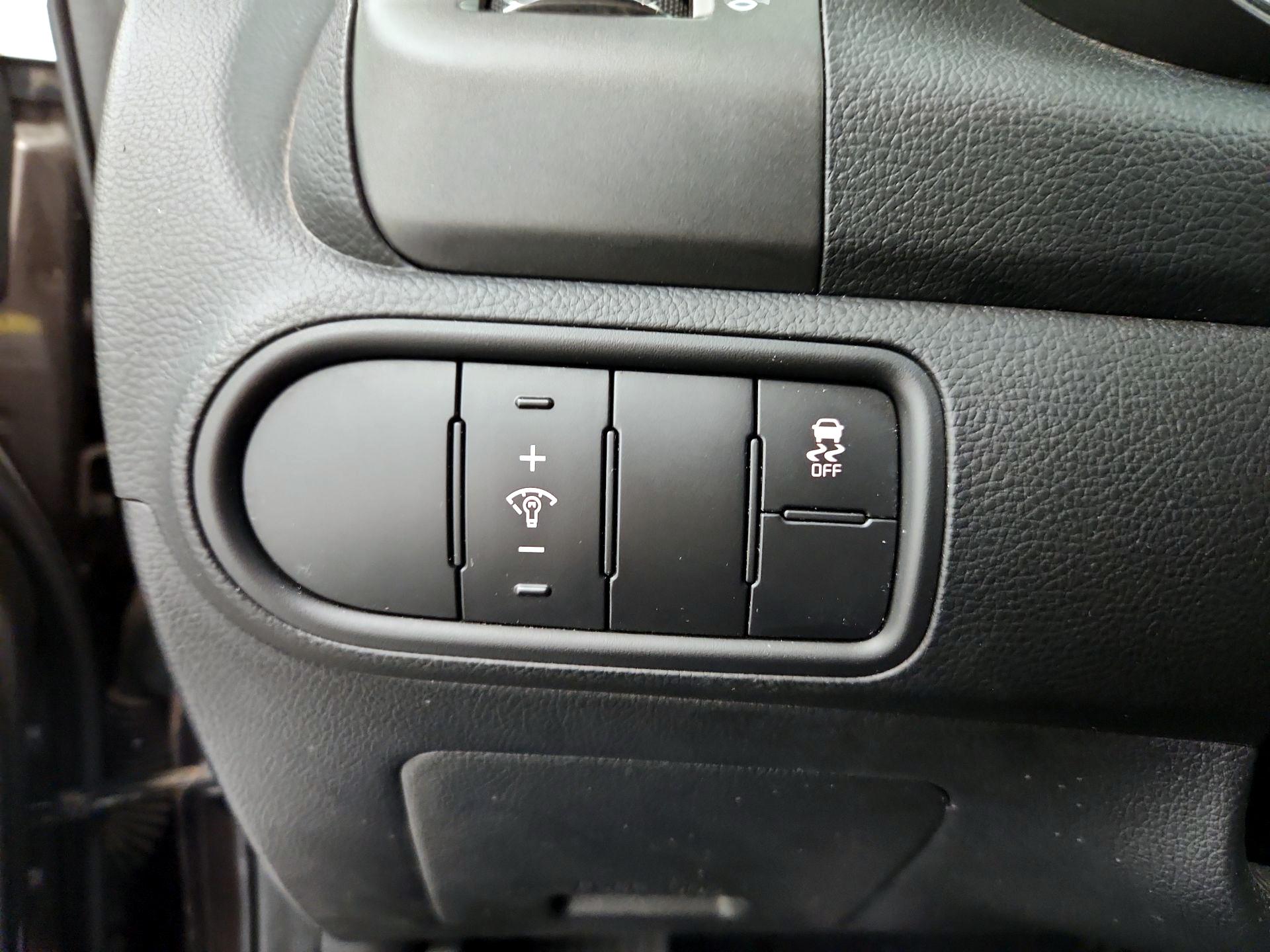 Thumbnail: 2018 Kia Forte - 13