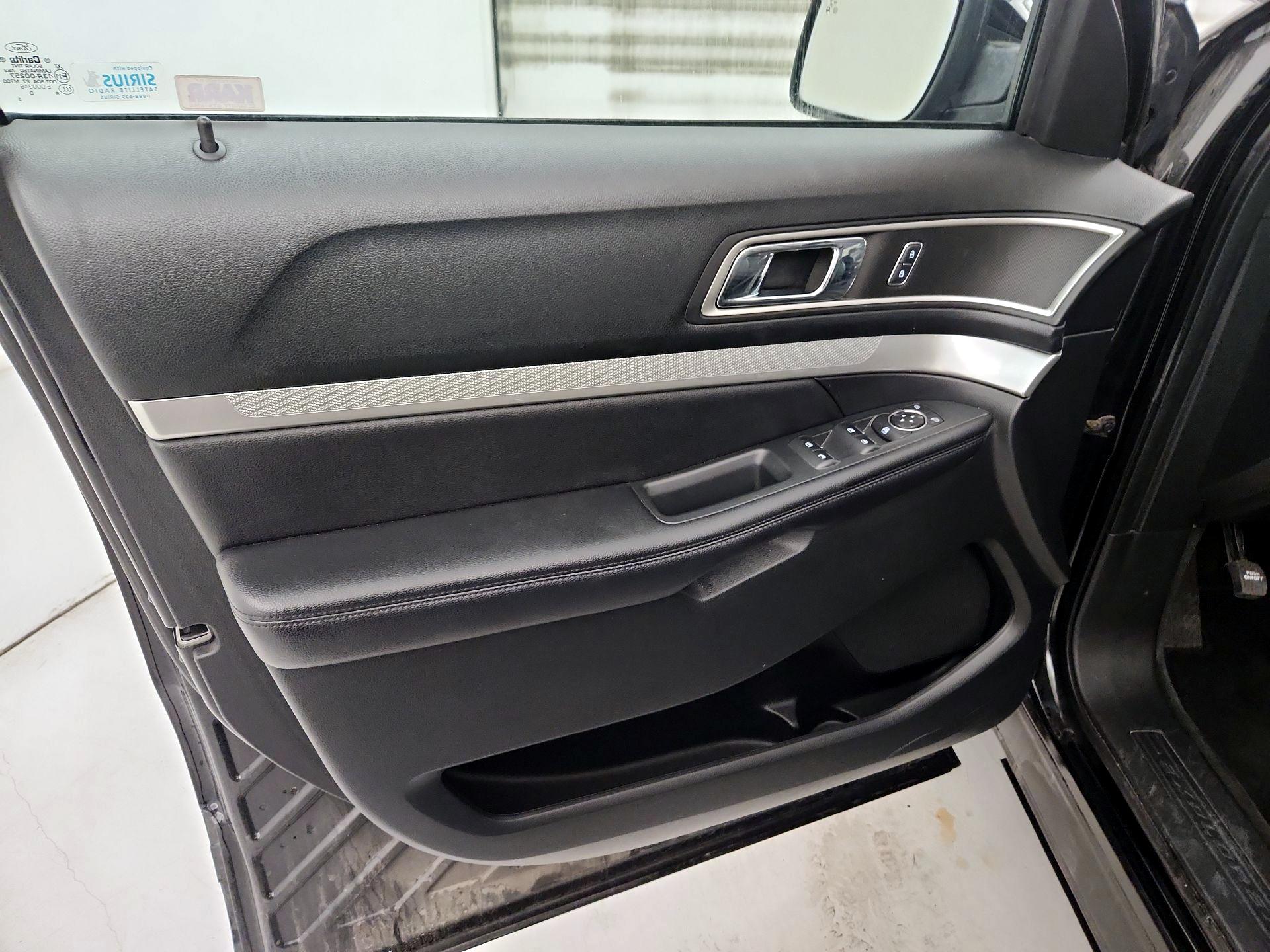 Thumbnail: 2016 Ford Explorer - 12