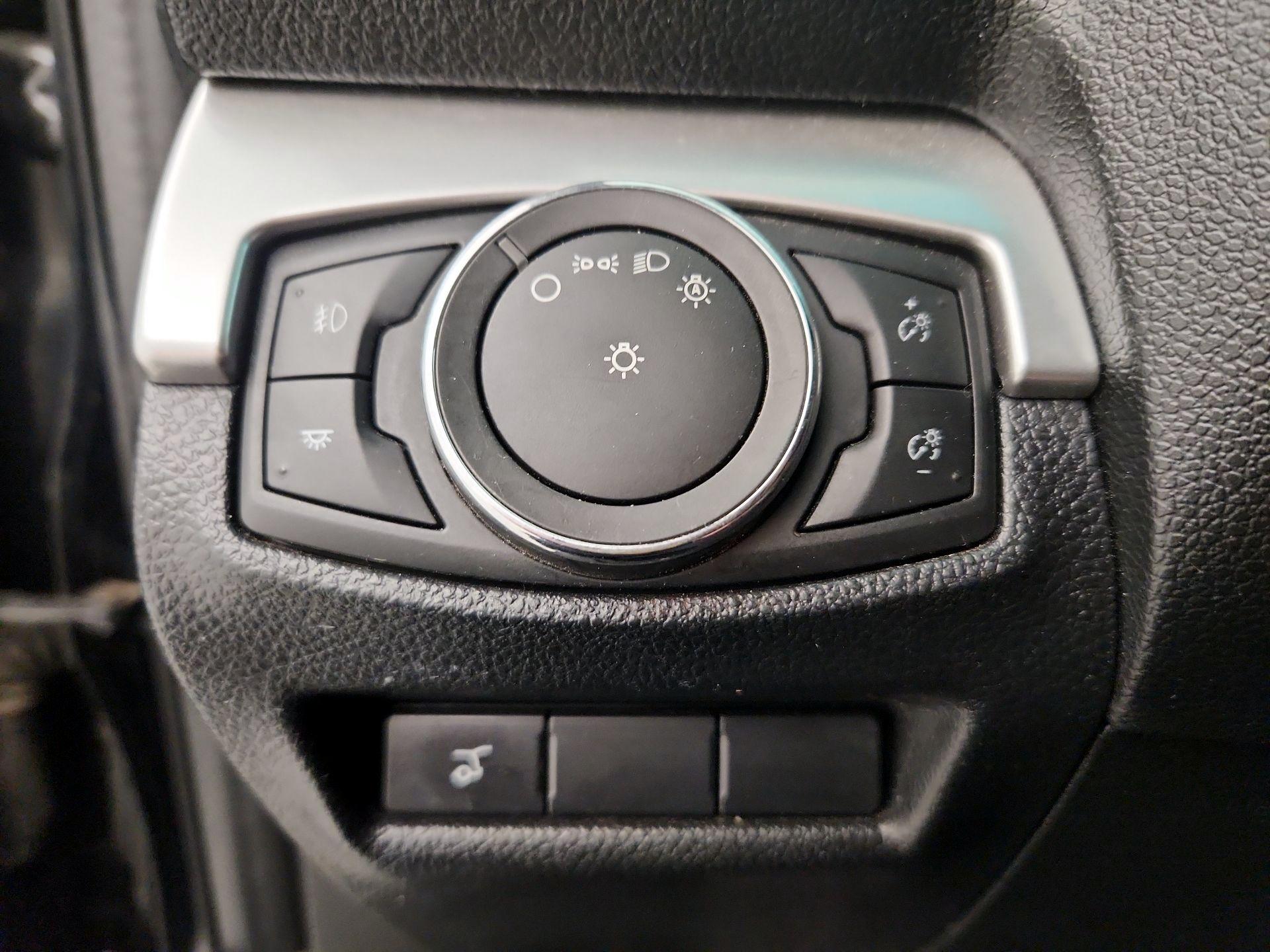 Thumbnail: 2016 Ford Explorer - 13