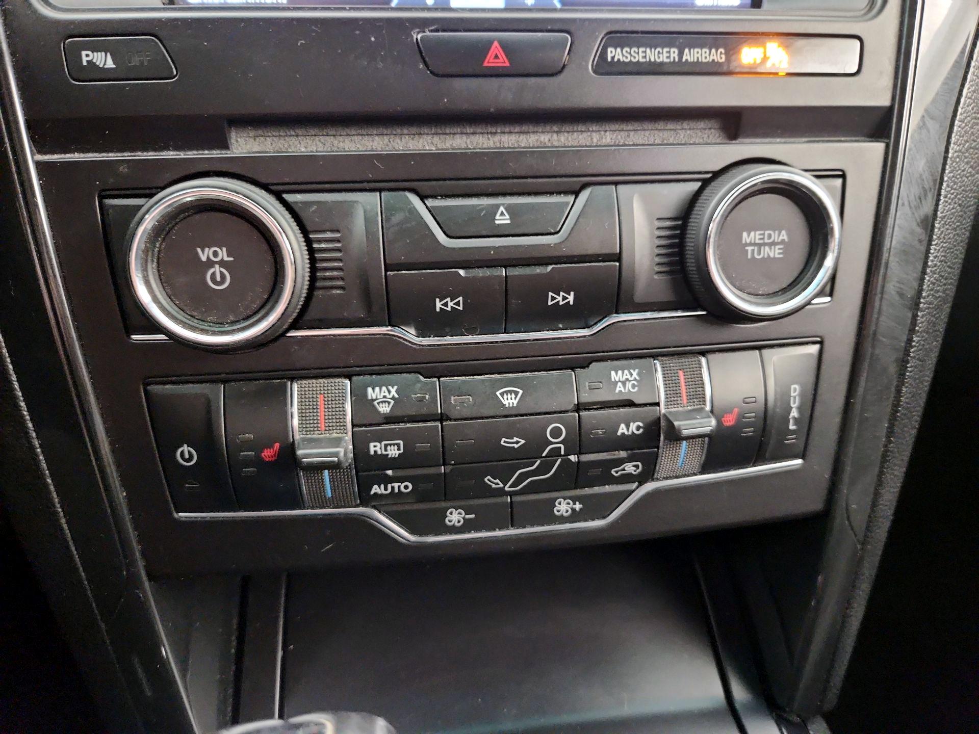 Thumbnail: 2016 Ford Explorer - 16