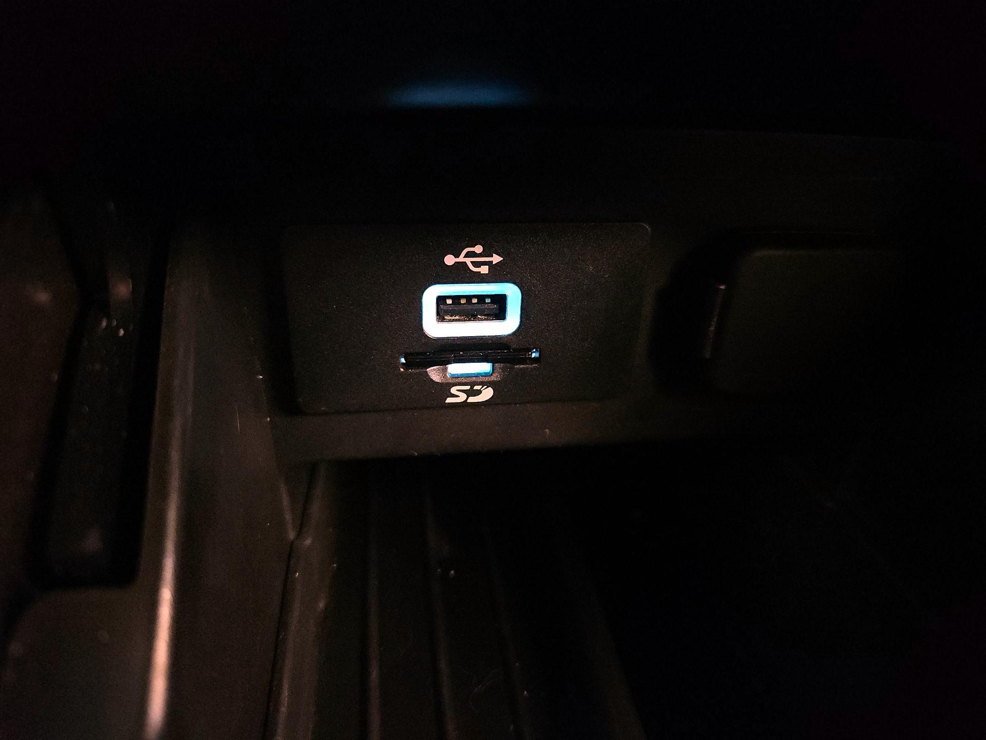 Thumbnail: 2016 Ford Explorer - 18