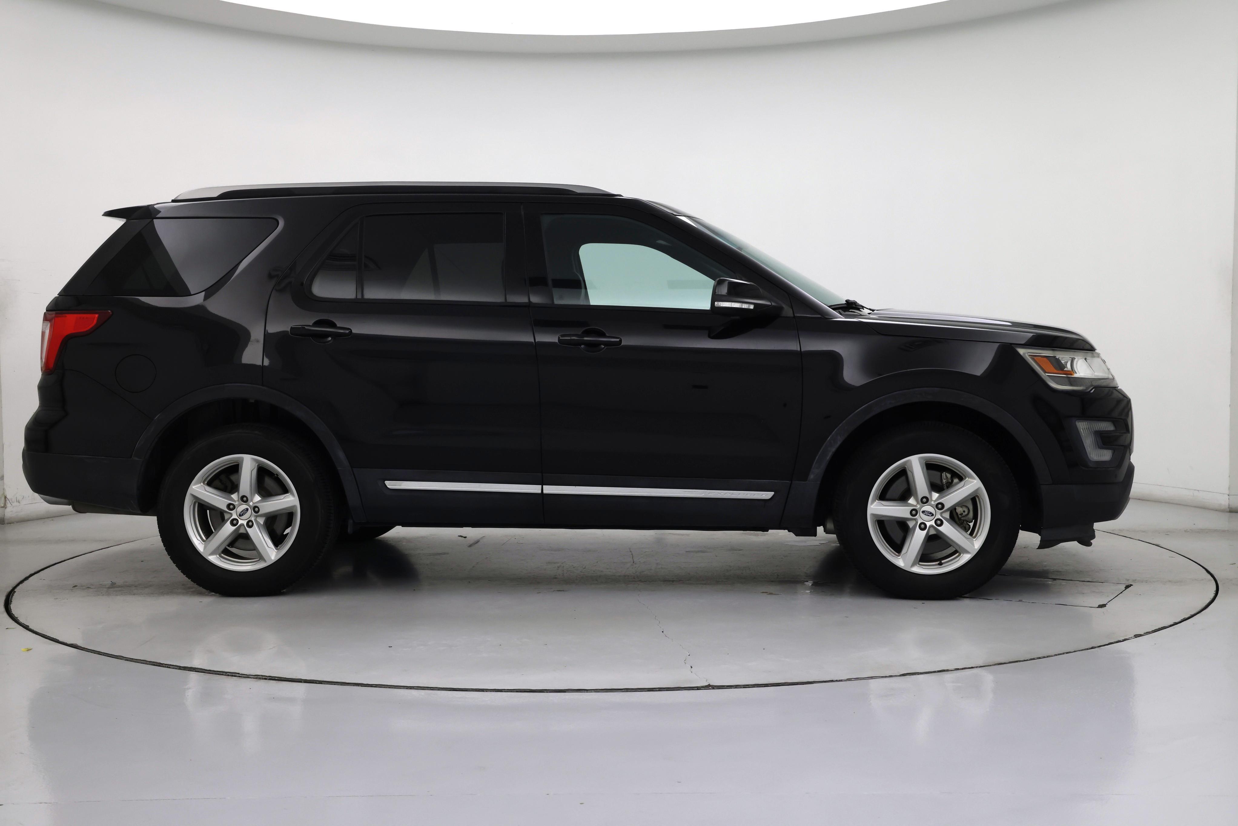 Thumbnail: 2016 Ford Explorer - 7