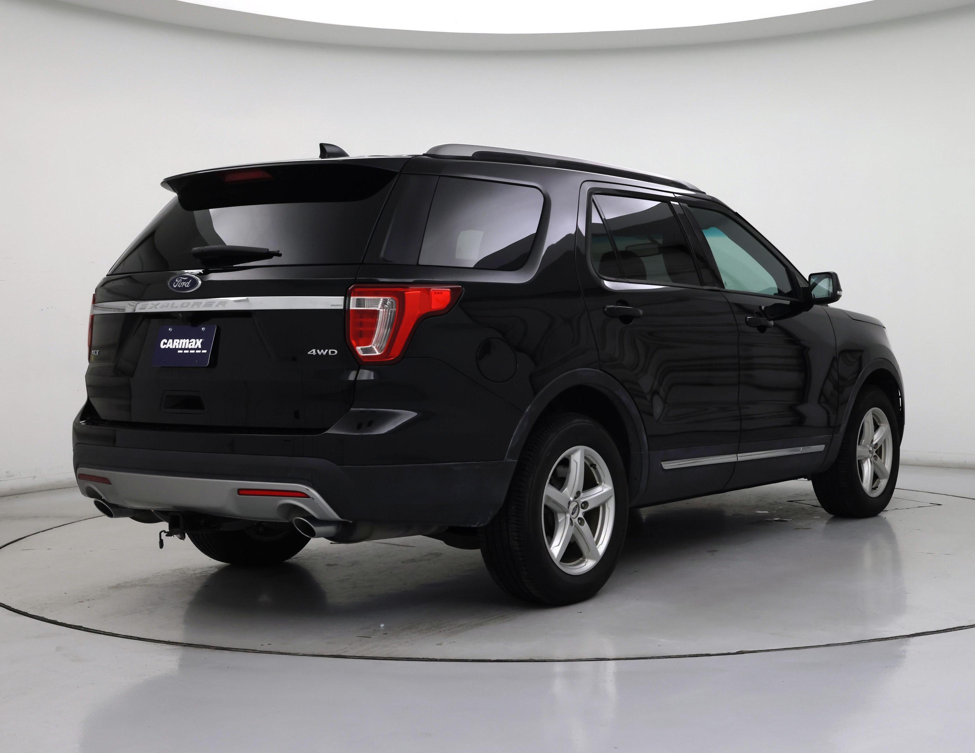 Thumbnail: 2016 Ford Explorer - 8