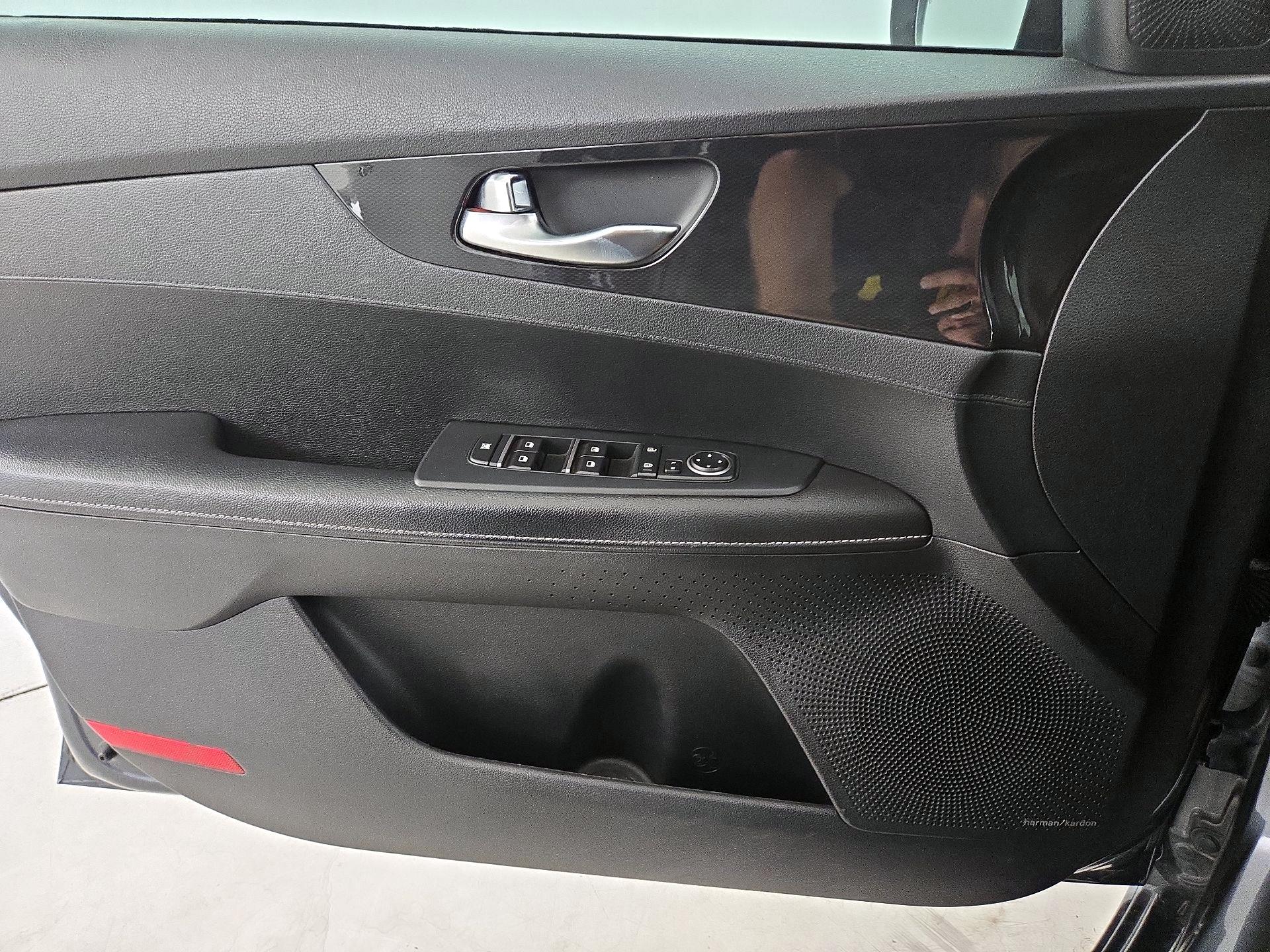 Thumbnail: 2020 Kia Forte - 12