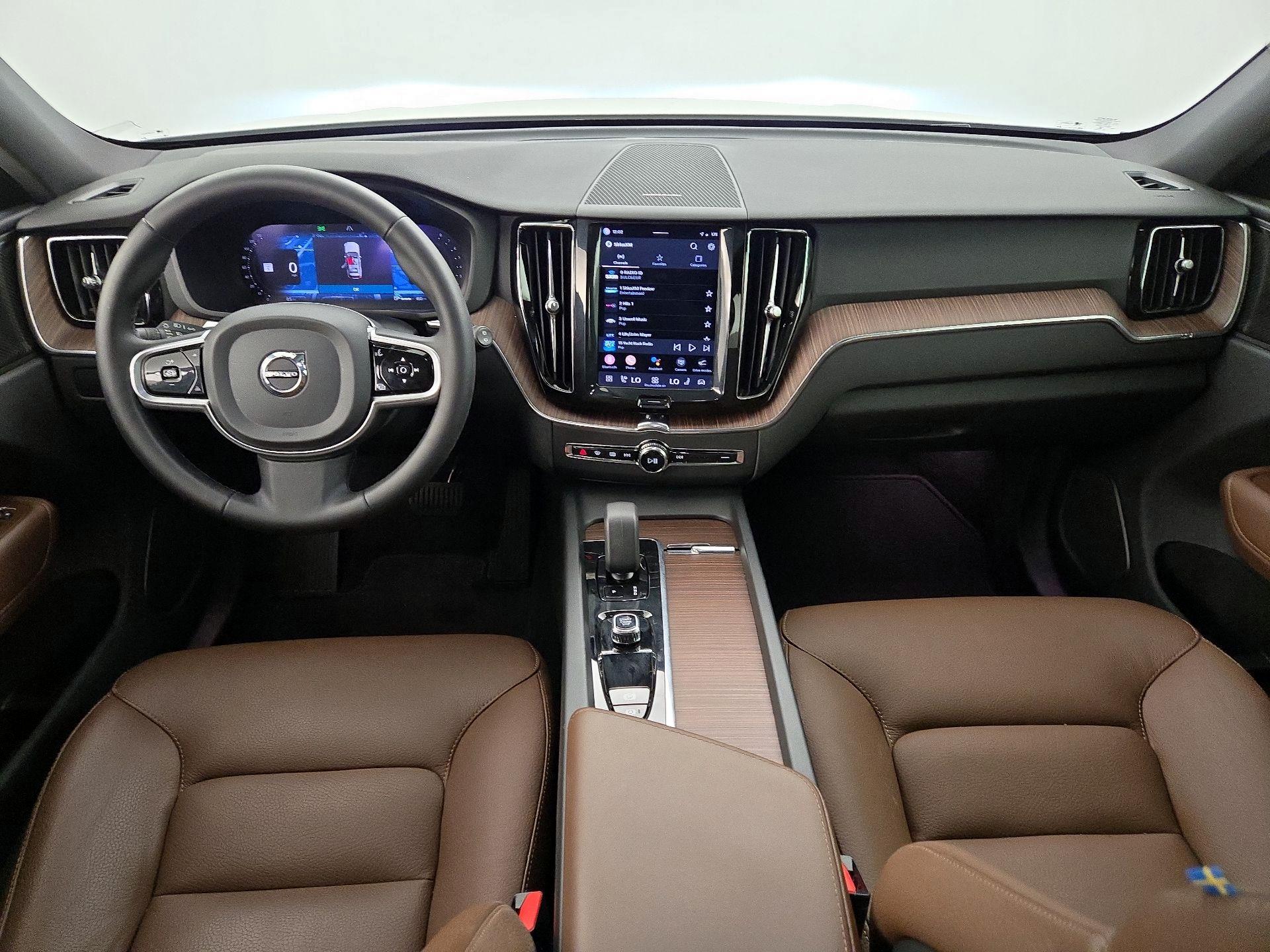 Thumbnail: 2023 Volvo XC60 - 9