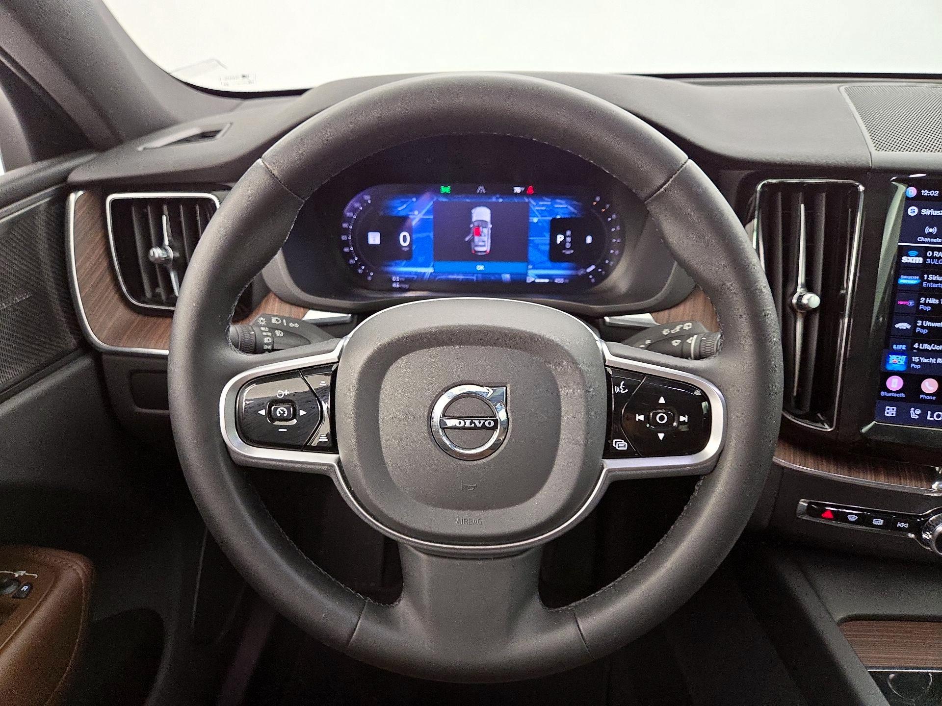 Thumbnail: 2023 Volvo XC60 - 10