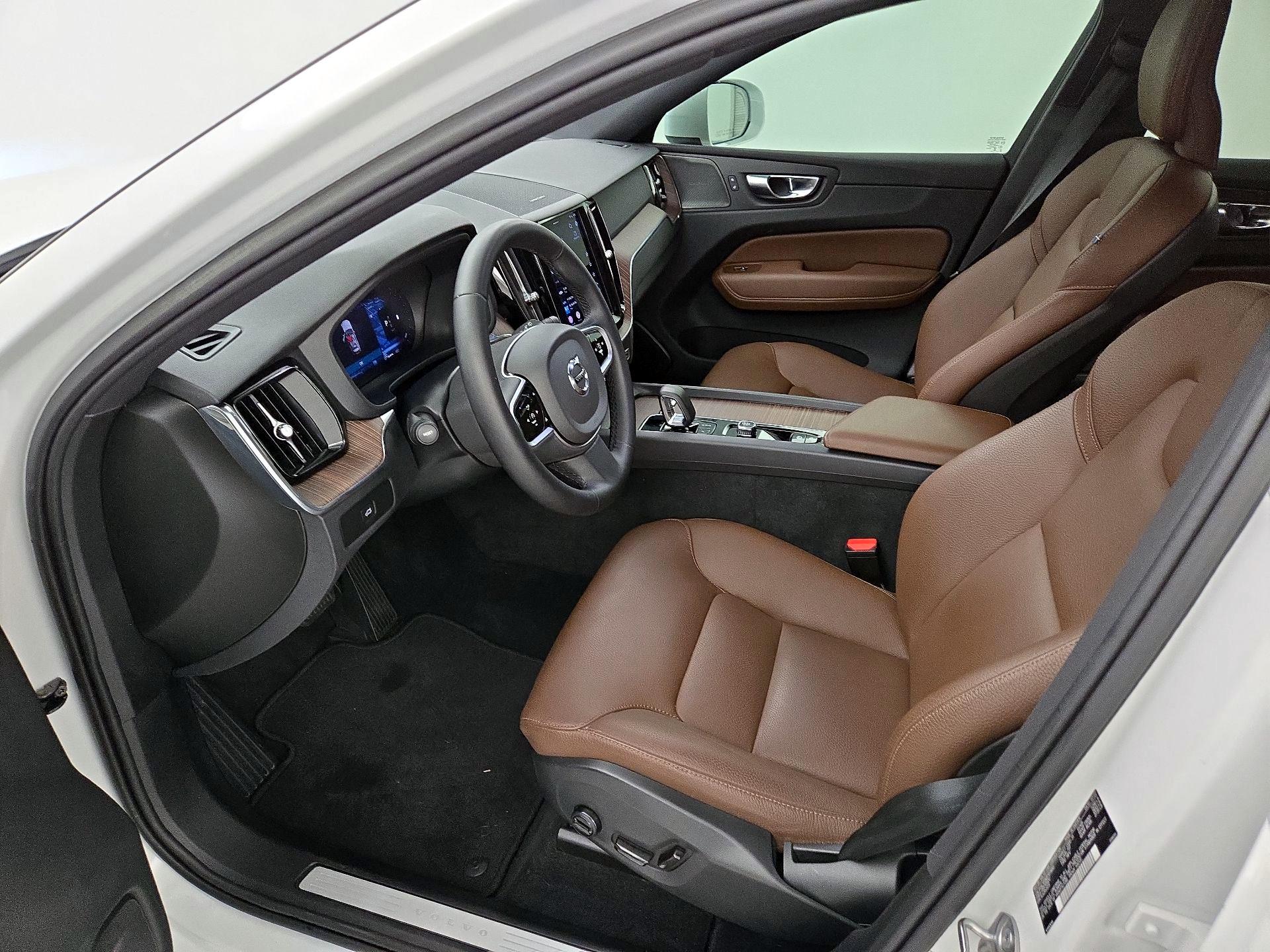 Thumbnail: 2023 Volvo XC60 - 11