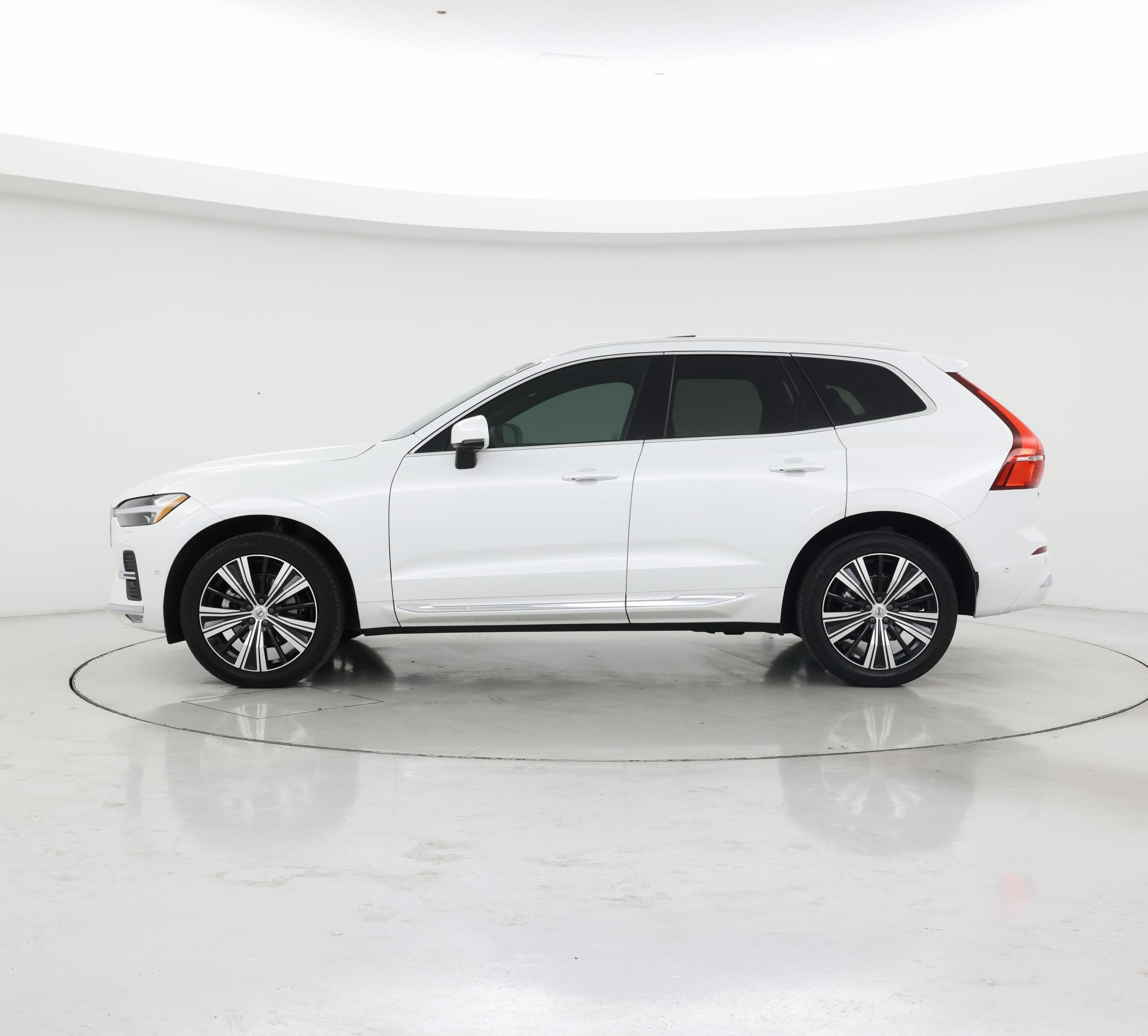 Thumbnail: 2023 Volvo XC60 - 3