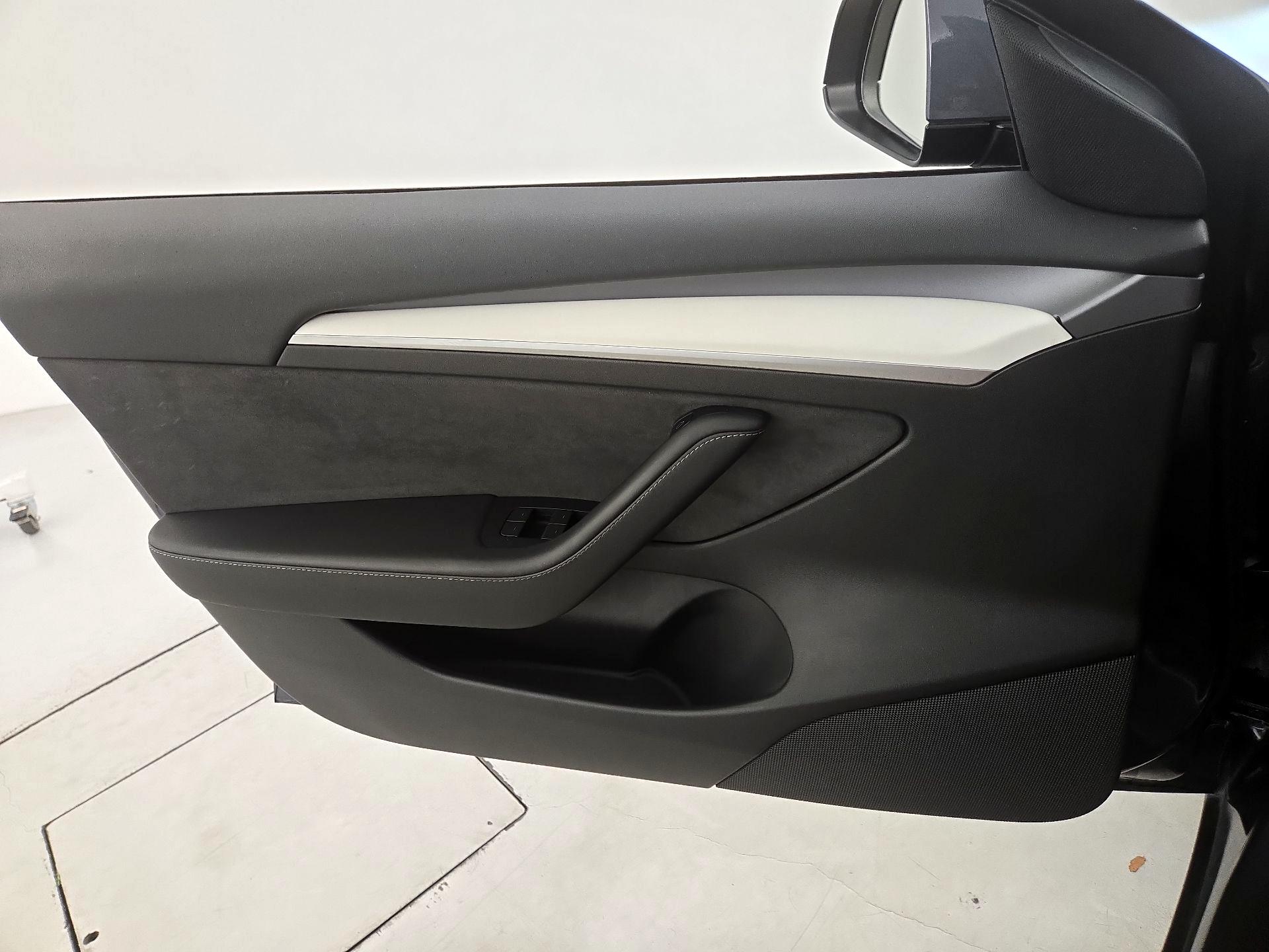 Thumbnail: 2023 Tesla Model 3 - 12