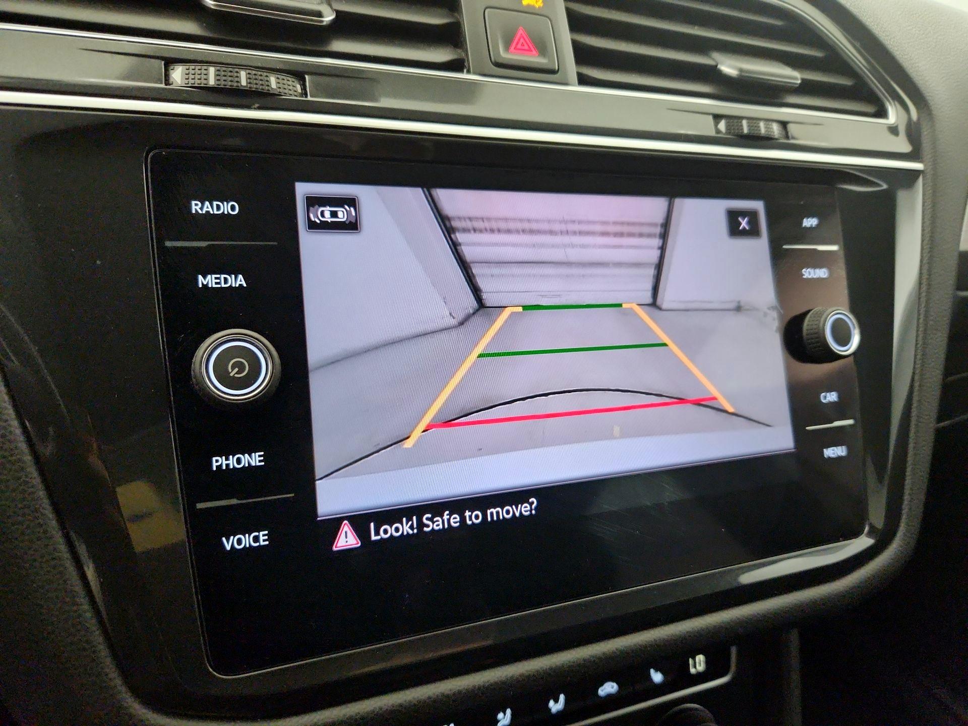 Thumbnail: 2021 Volkswagen Tiguan - 14