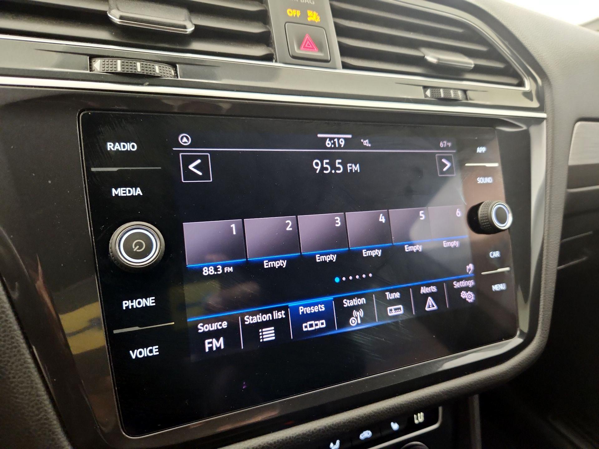 Thumbnail: 2021 Volkswagen Tiguan - 15