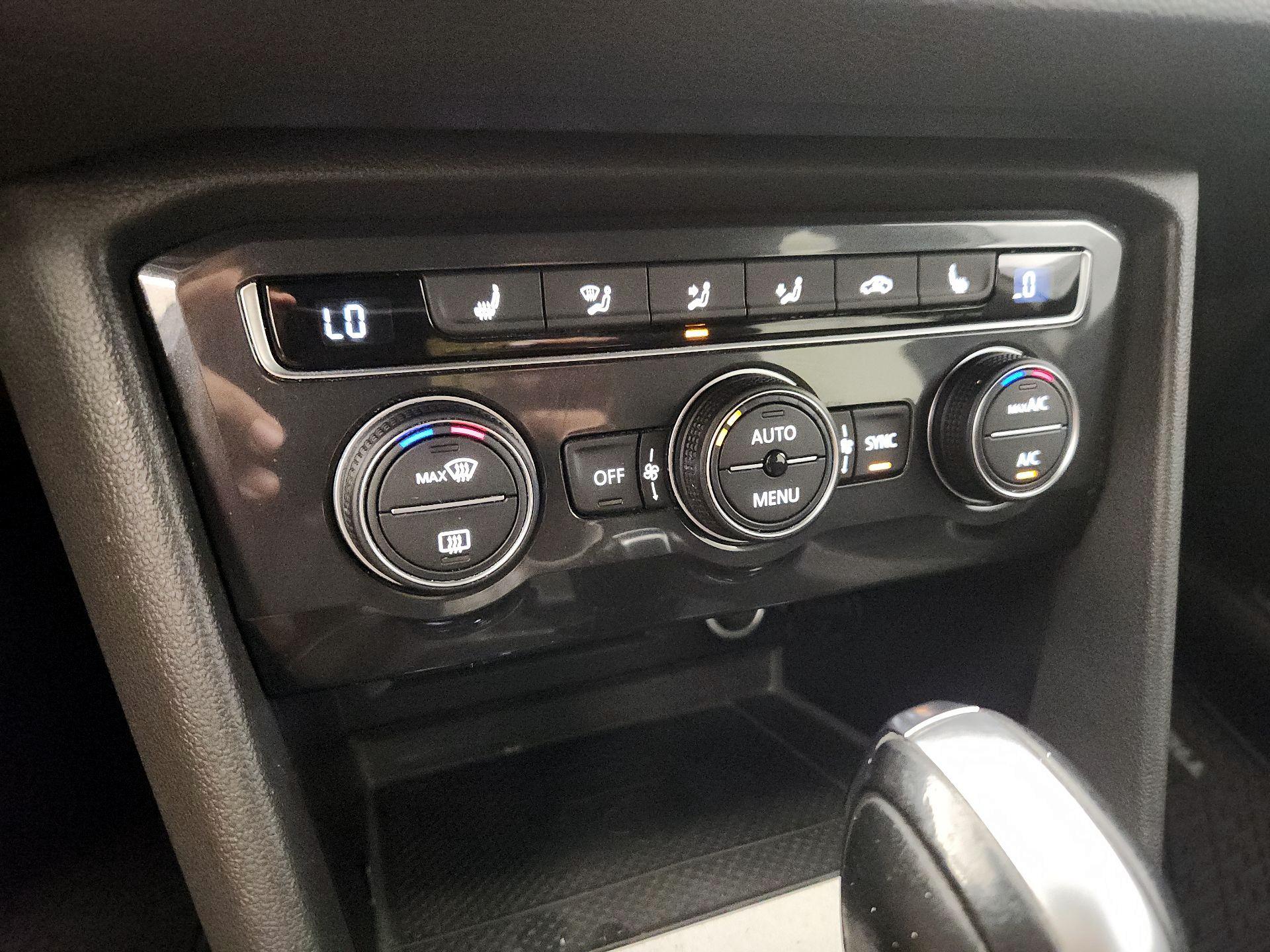 Thumbnail: 2021 Volkswagen Tiguan - 16