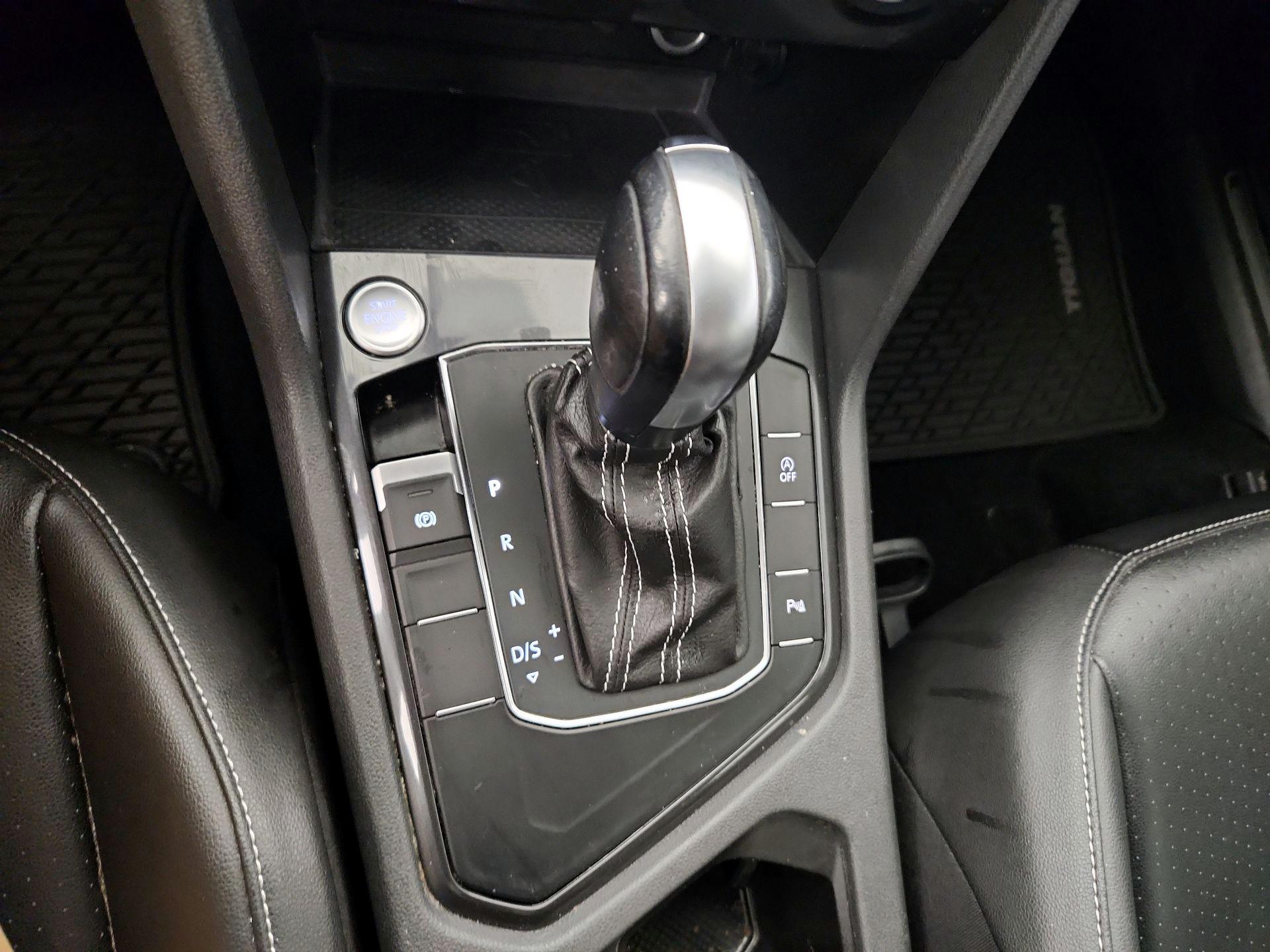 Thumbnail: 2021 Volkswagen Tiguan - 17